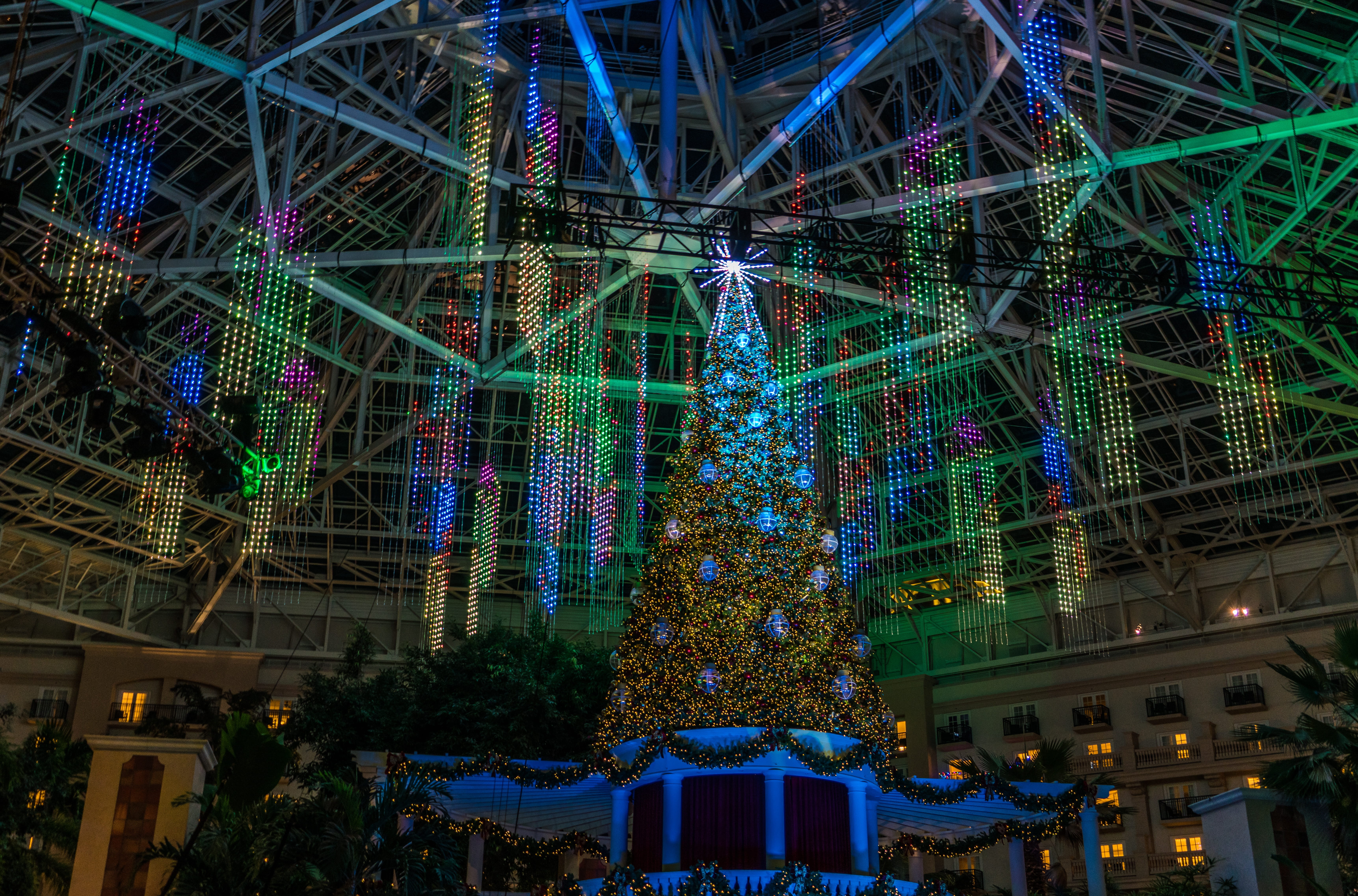 bright, no people, celebration, illuminated, colorful, holiday, building, tower, nature, gaylord palms, christmas lights, Festive, xmas, building exterior, HD Wallpaper