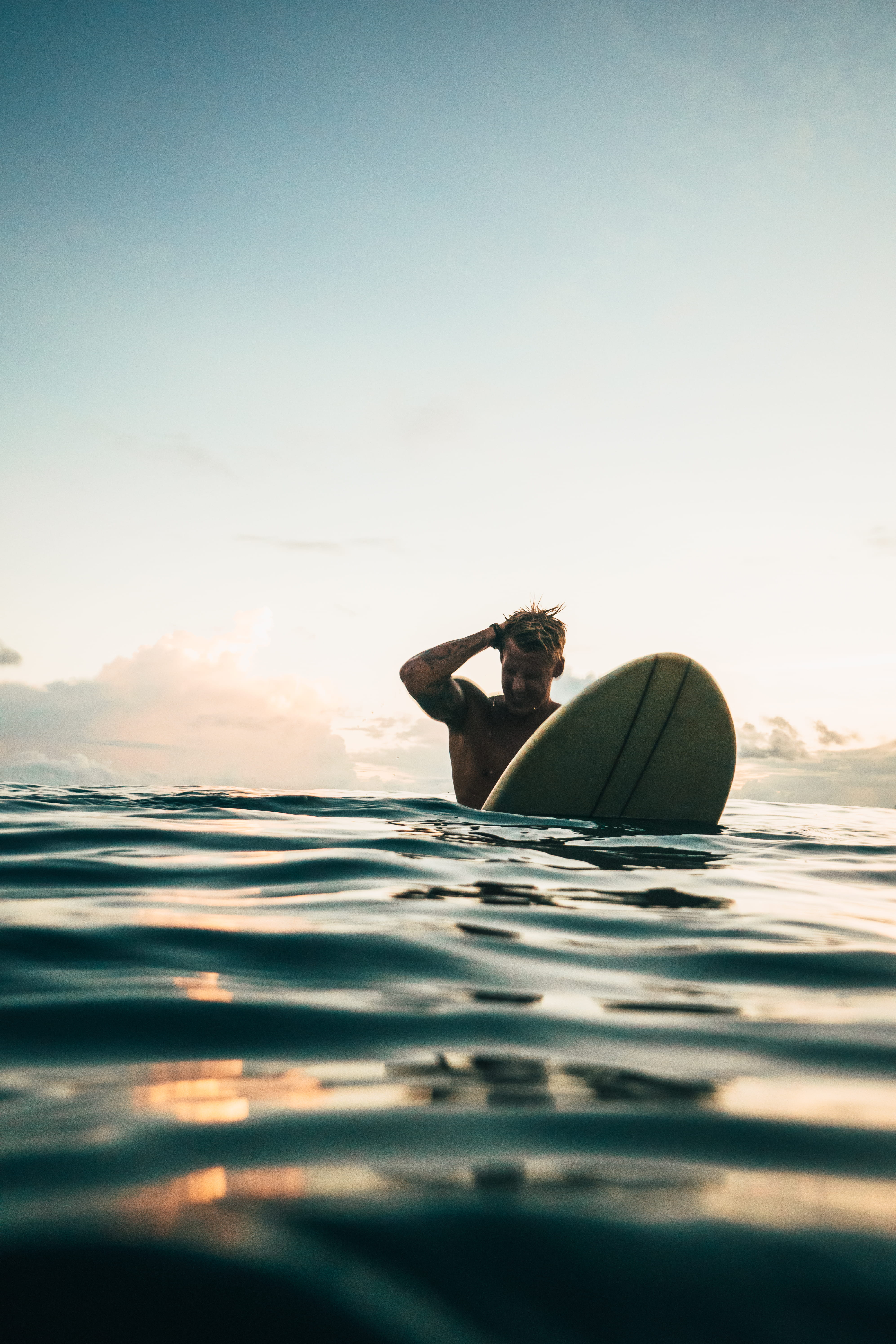 copy space, riding, adult, waterfront, relaxation, daytime, lifestyle, wave, holiday, outdoor, tattoo, trip, man, board, sky, surfing, water, surf, surfboard, Phone HD Wallpaper