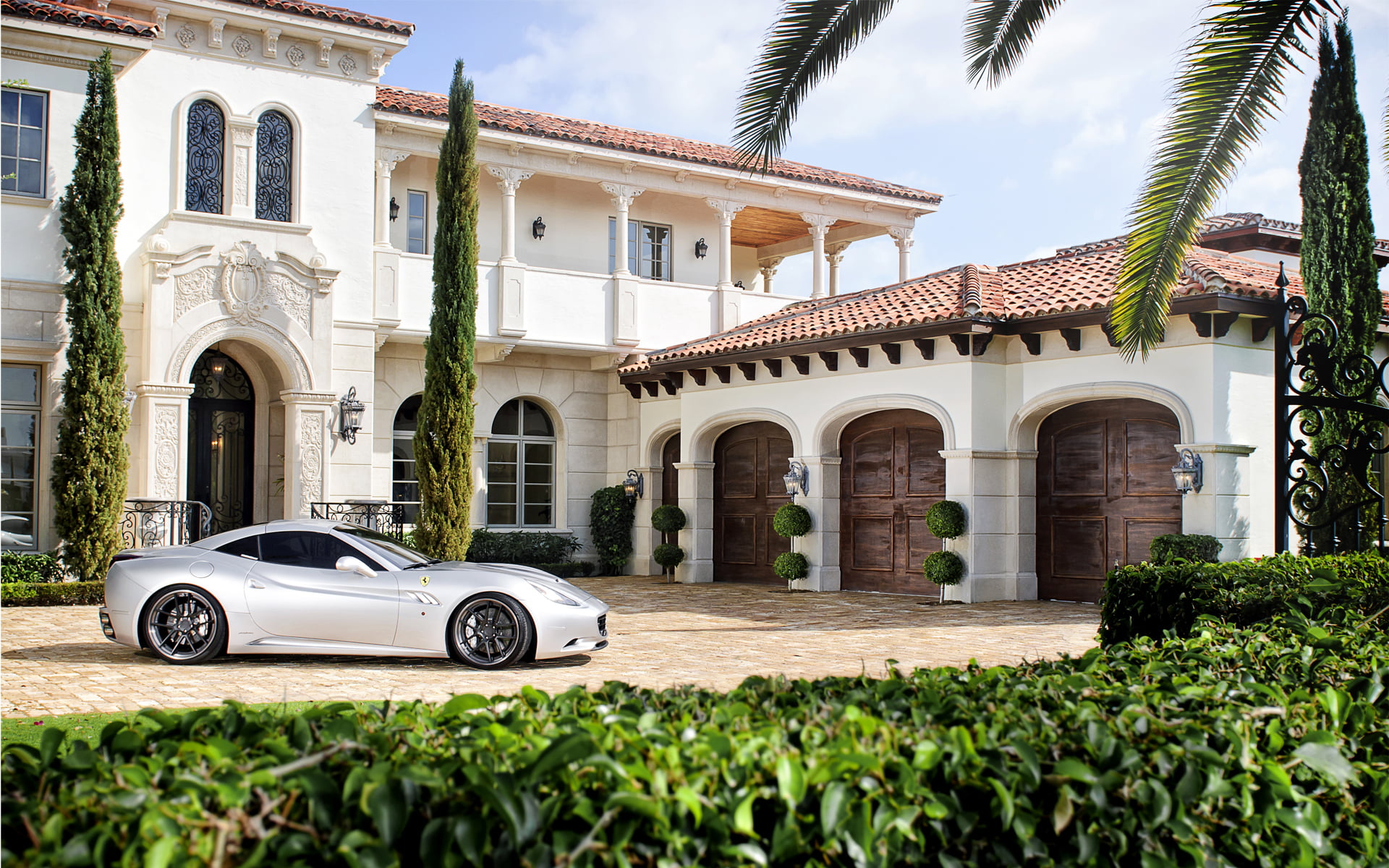 building, colonial Style, car, Ferrari California, 1080P, summer, nature, palm Tree, built Structure, architecture, tree, residential Building, place of worship, HD Wallpaper