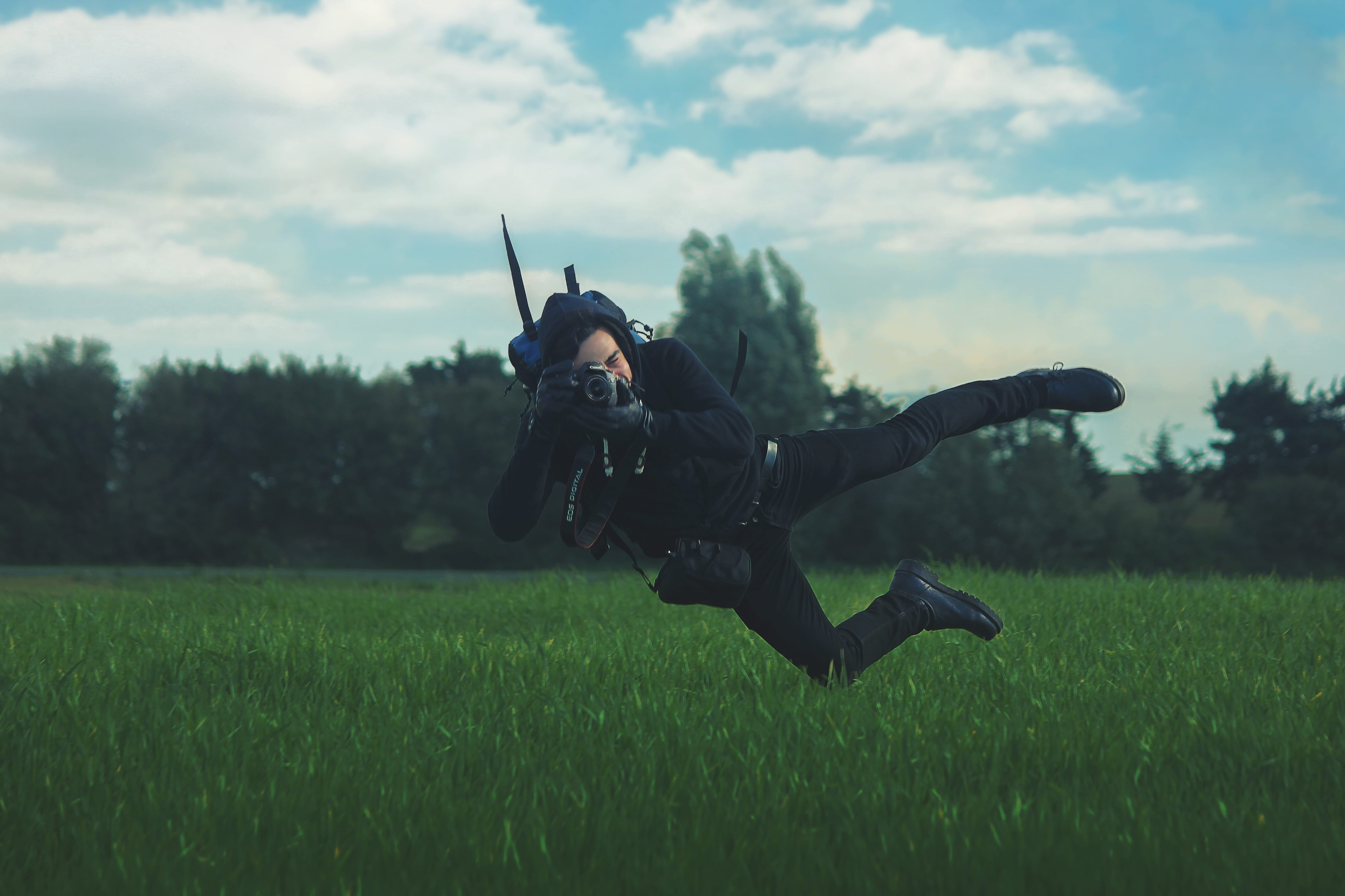 green, adult, war, 5K, man, grass, pointing, jumps, gun, cloud - sky, holding, land, one person, government, camera, nature, air, field, people, plant, HD Wallpaper