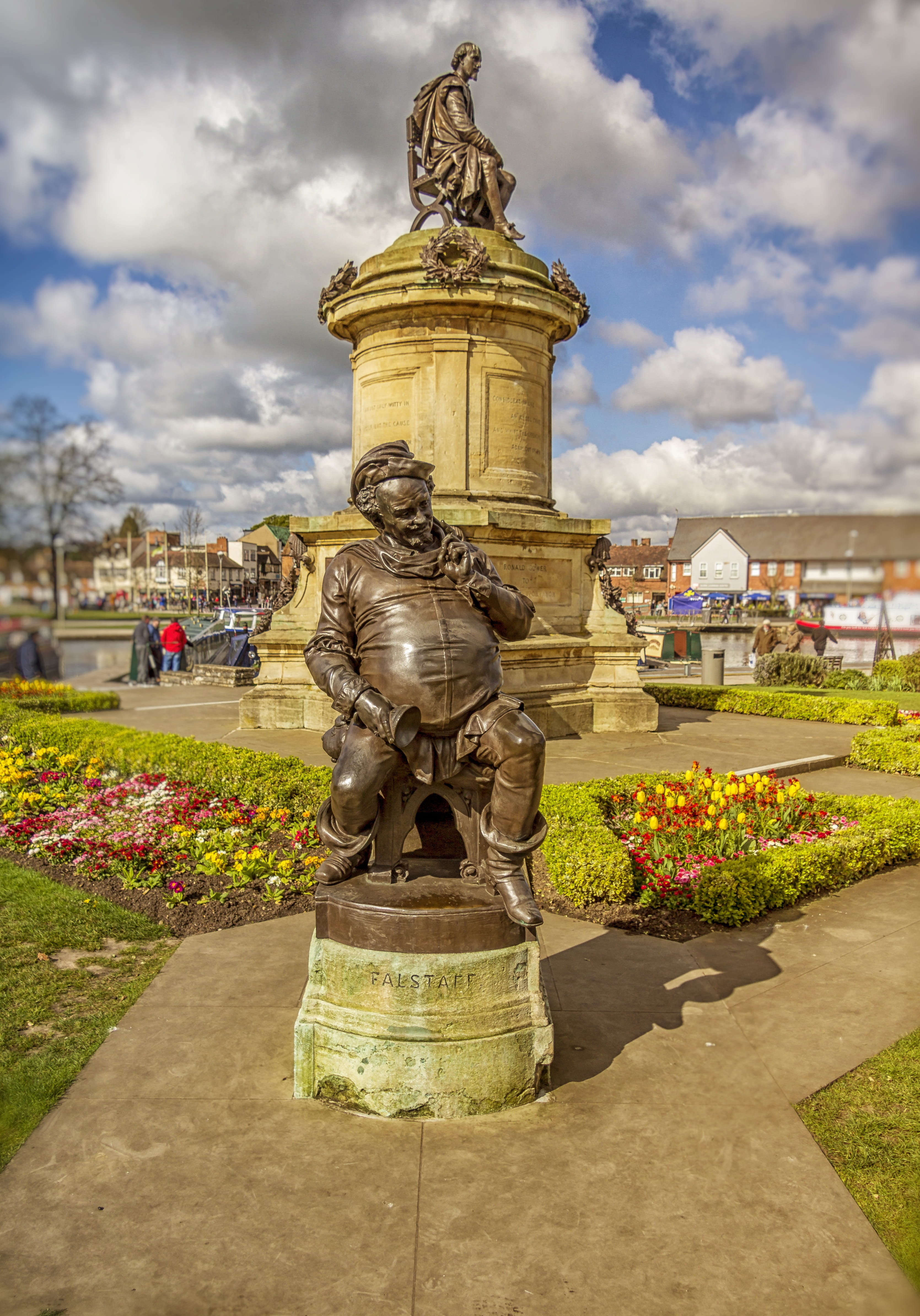 art and craft, history, 4K, outdoors, stratford upon avon, statue, busy, famous, travel destinations, building exterior, character, the past, cloud - sky, Phone HD Wallpaper