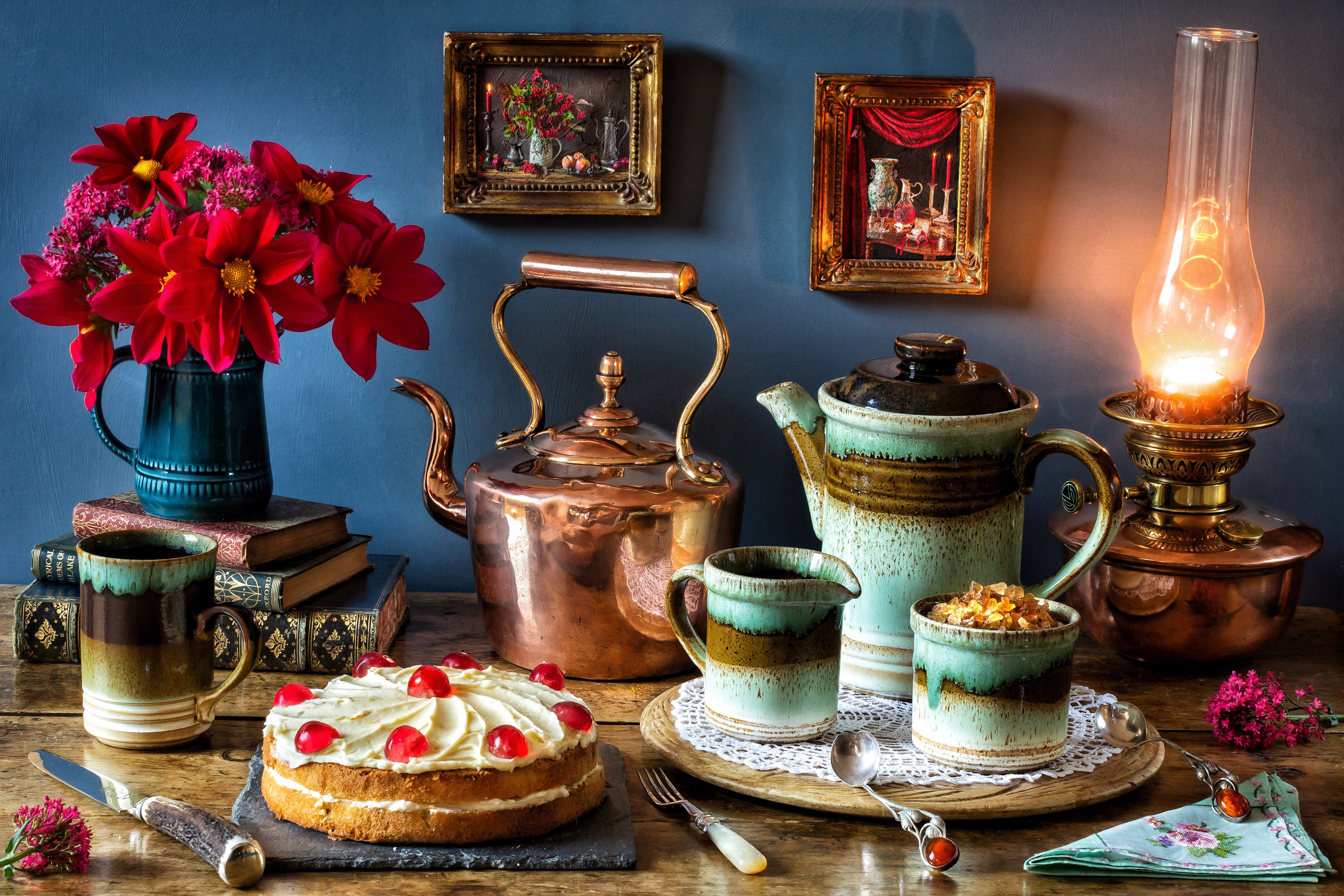 mug, cake, coffee pot, bouquet, sugar, still life, knife, plug, books, style, lamp, pictures, spoon, dahlias, flowers, 5K, kettle, HD Wallpaper