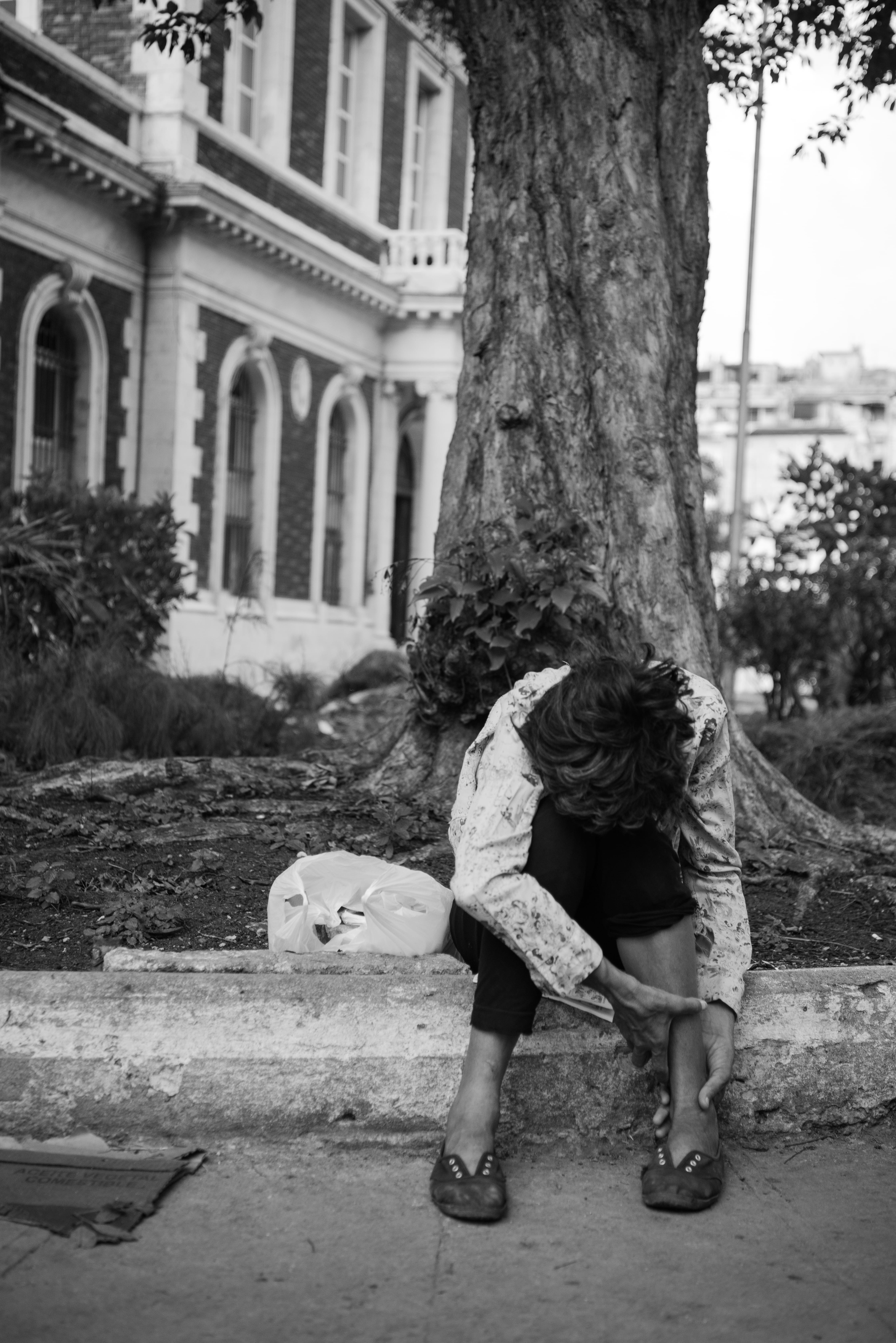 adventure, havana, one person, outdoors, city, day, women, full length, plant, travel, hairstyle, nature, lifestyles, storytelling, streets, culture, architecture, Phone HD Wallpaper