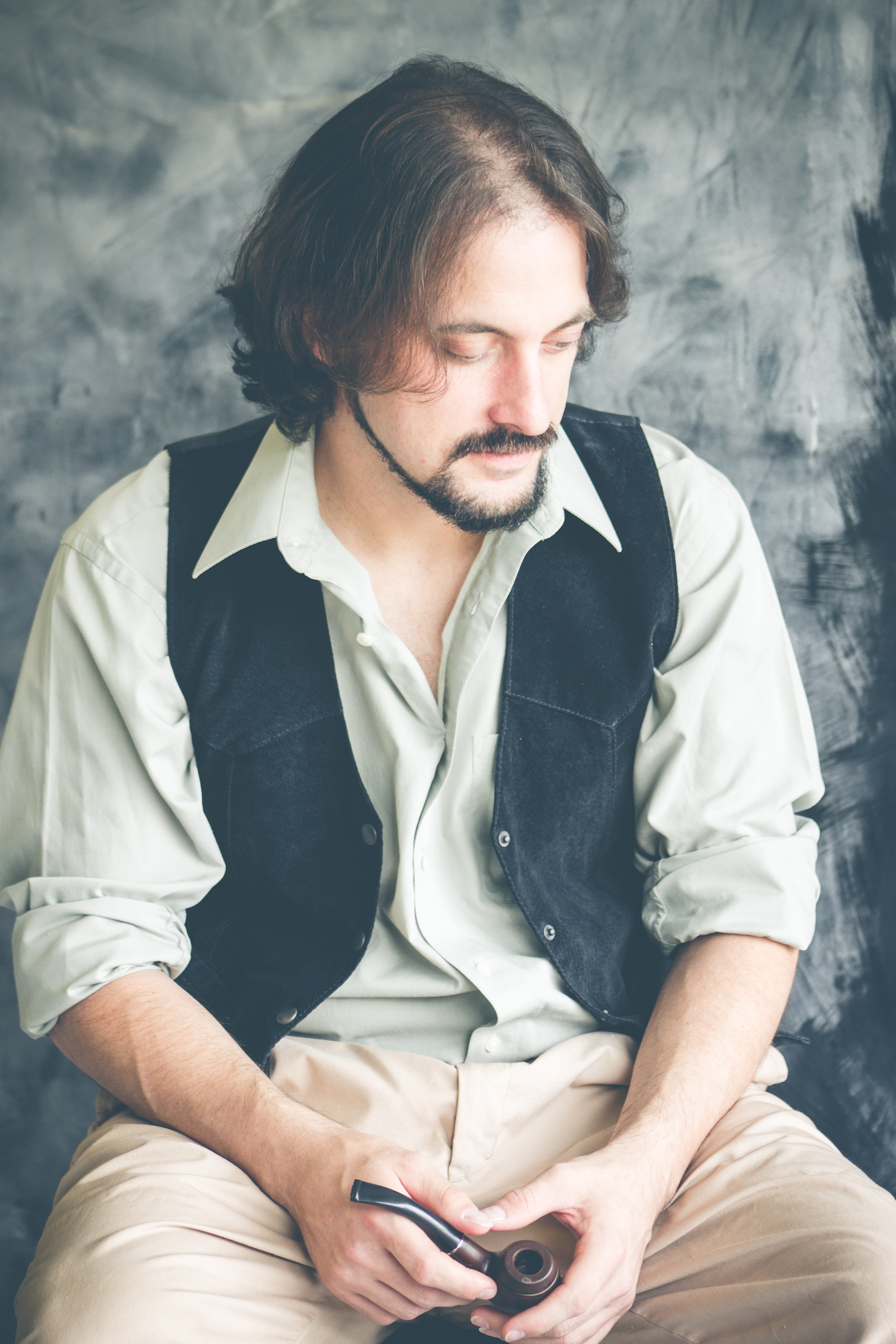 communication, young adult, 5K, contemplation, beard, male, three quarter length, front view, man, lifestyles, holding, young men, storytelling, men, white, Phone HD Wallpaper