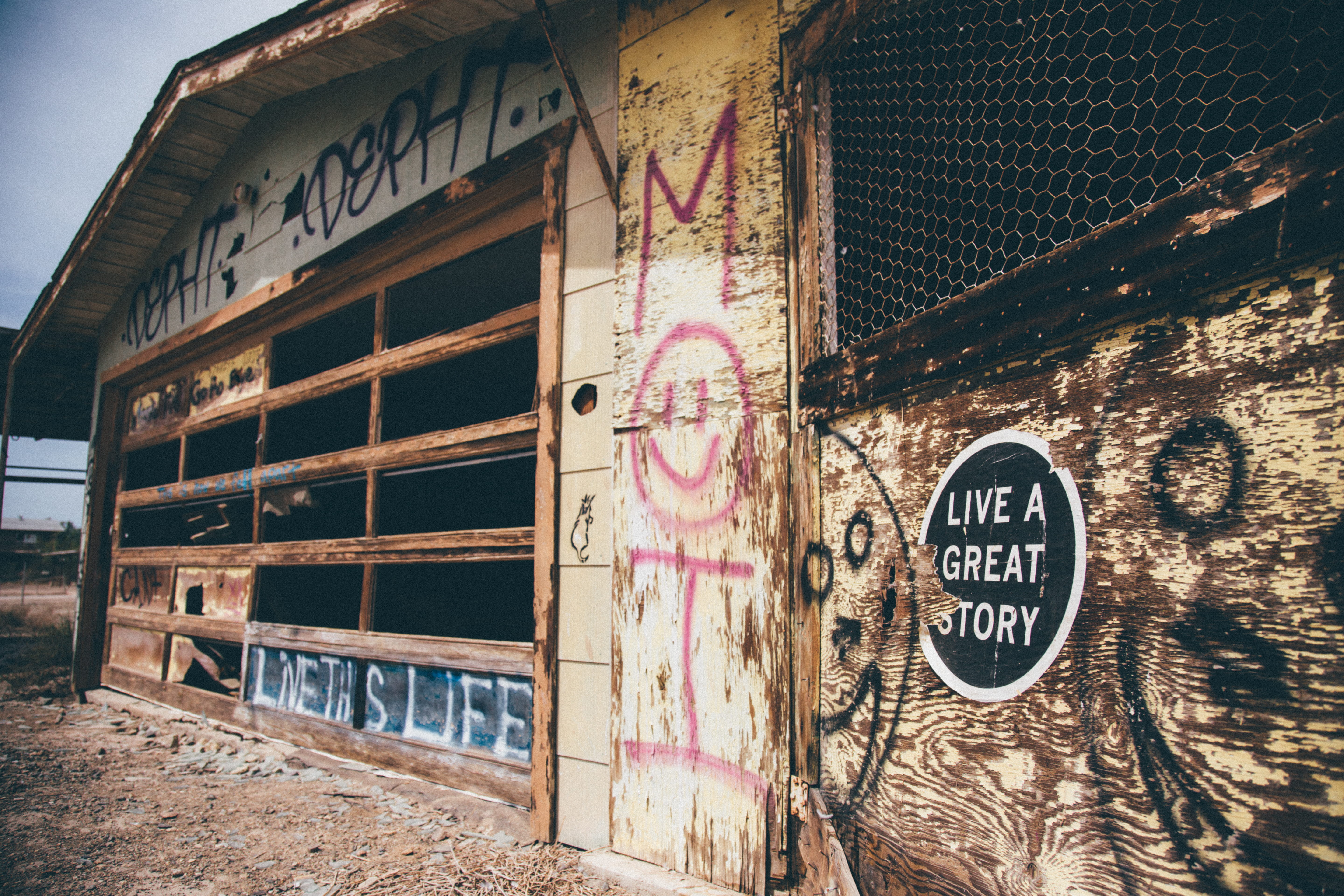 5K, script, wall, graffiti, sign, outdoors, live this life, built structure, me, street art, live, communication, art and craft, falling apart, moi, united states, HD Wallpaper