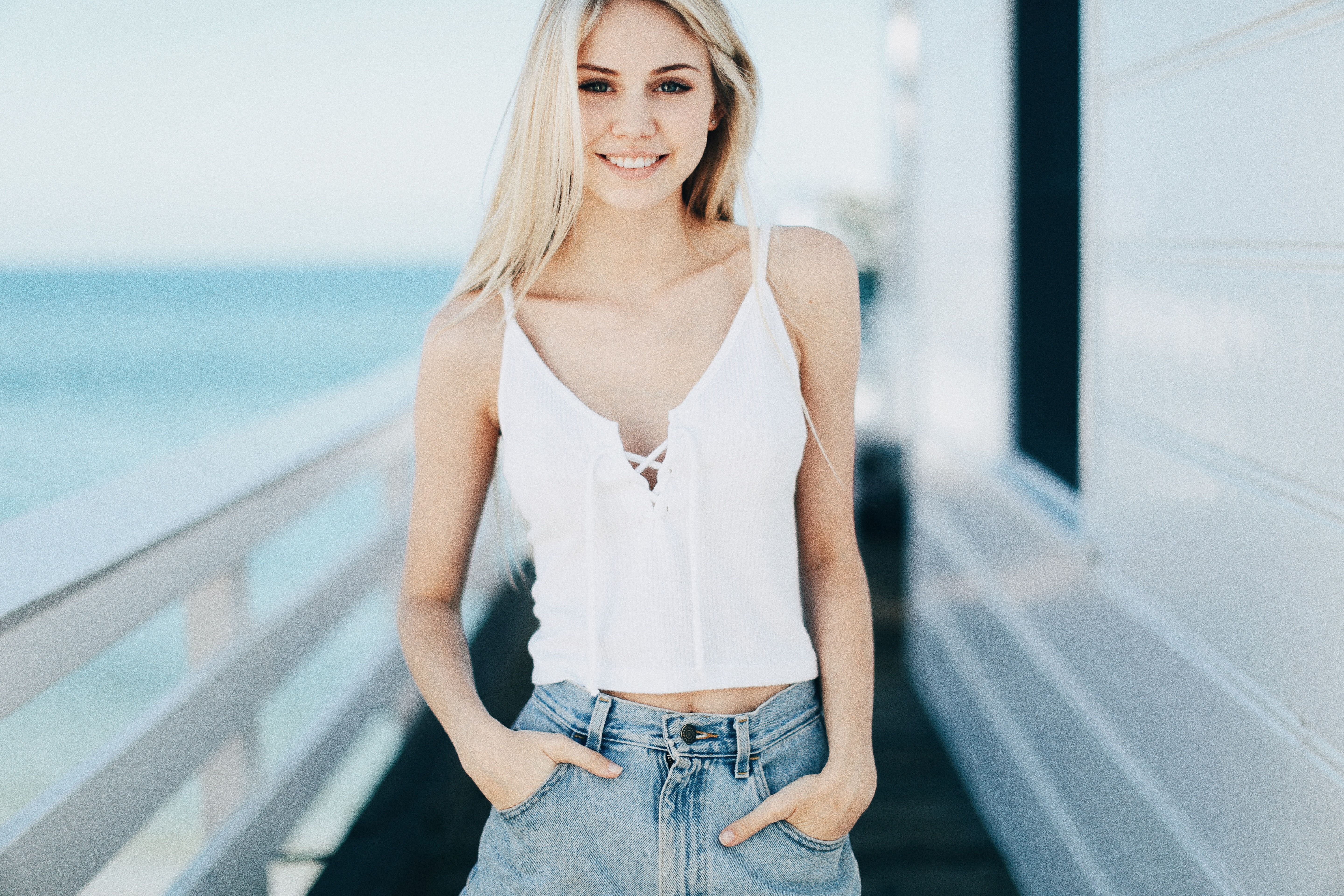 casual clothing, outdoors, adult, standing, portrait, women, day, girls, hair, beauty, one person, young women, young adult, beautiful woman, jeans, front view, HD Wallpaper