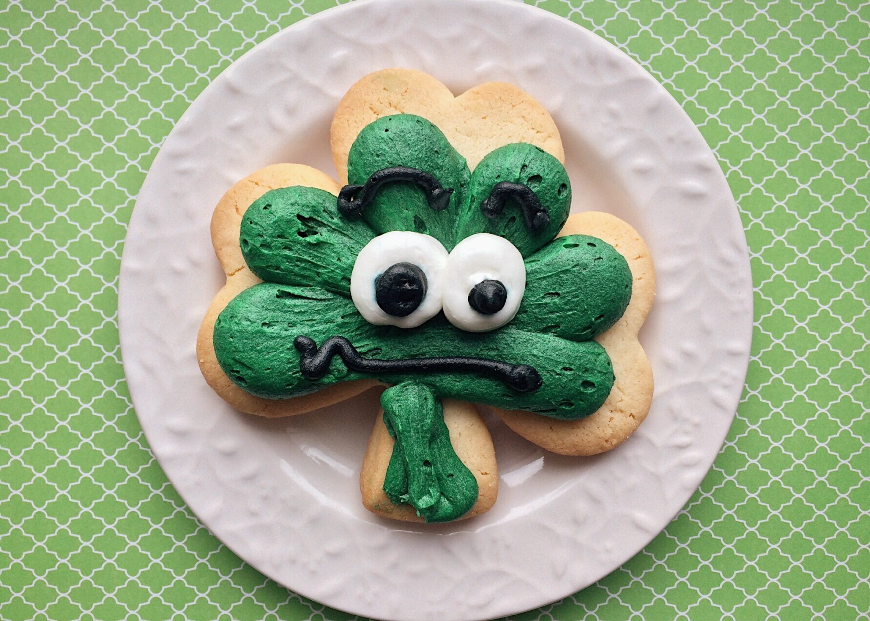 saint patricks day, creativity, freshness, food, baked, white, human representation, 2K, st patricks day, ceramic, sweet food, dessert, directly above, HD Wallpaper