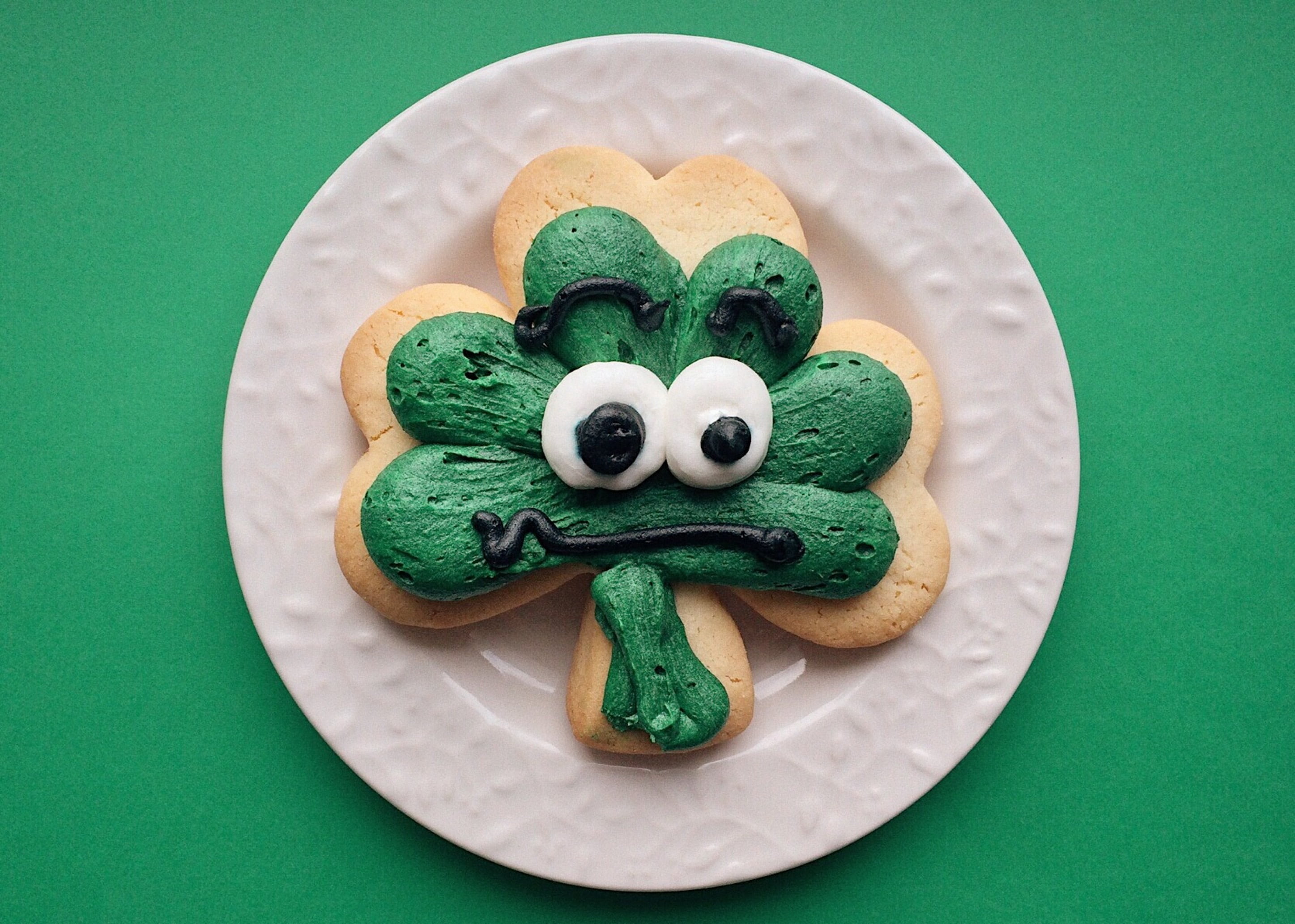 still life, temptation, ready-to-eat, food and drink, sweet food, clover, baked, representation, art and craft, saint patricks day, indulgence, plate, indoors, HD Wallpaper