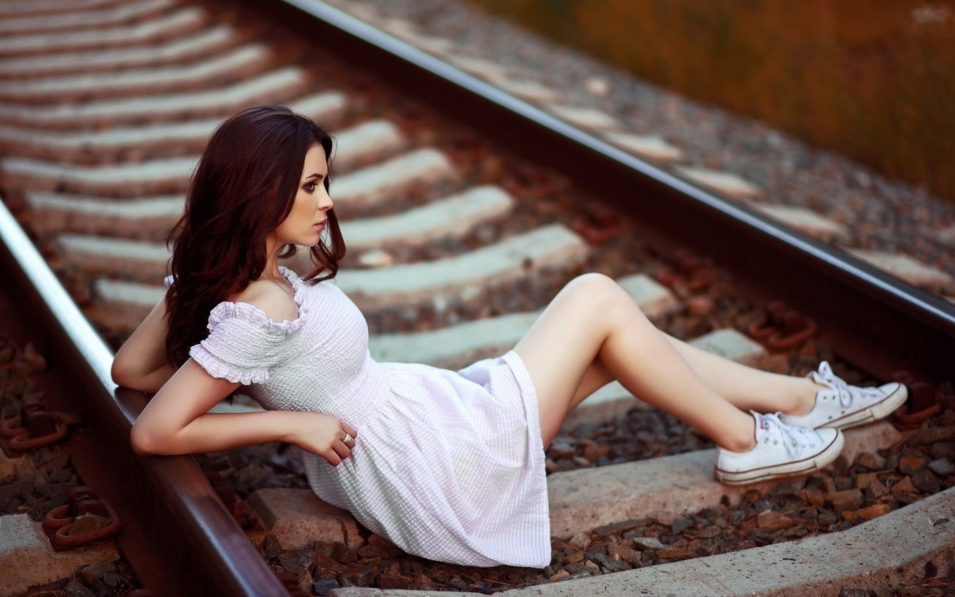 lifestyles, depression - sadness, young adult, real people, adult, casual clothing, leisure activity, teenager, one person, long hair, contemplation, women, HD Wallpaper