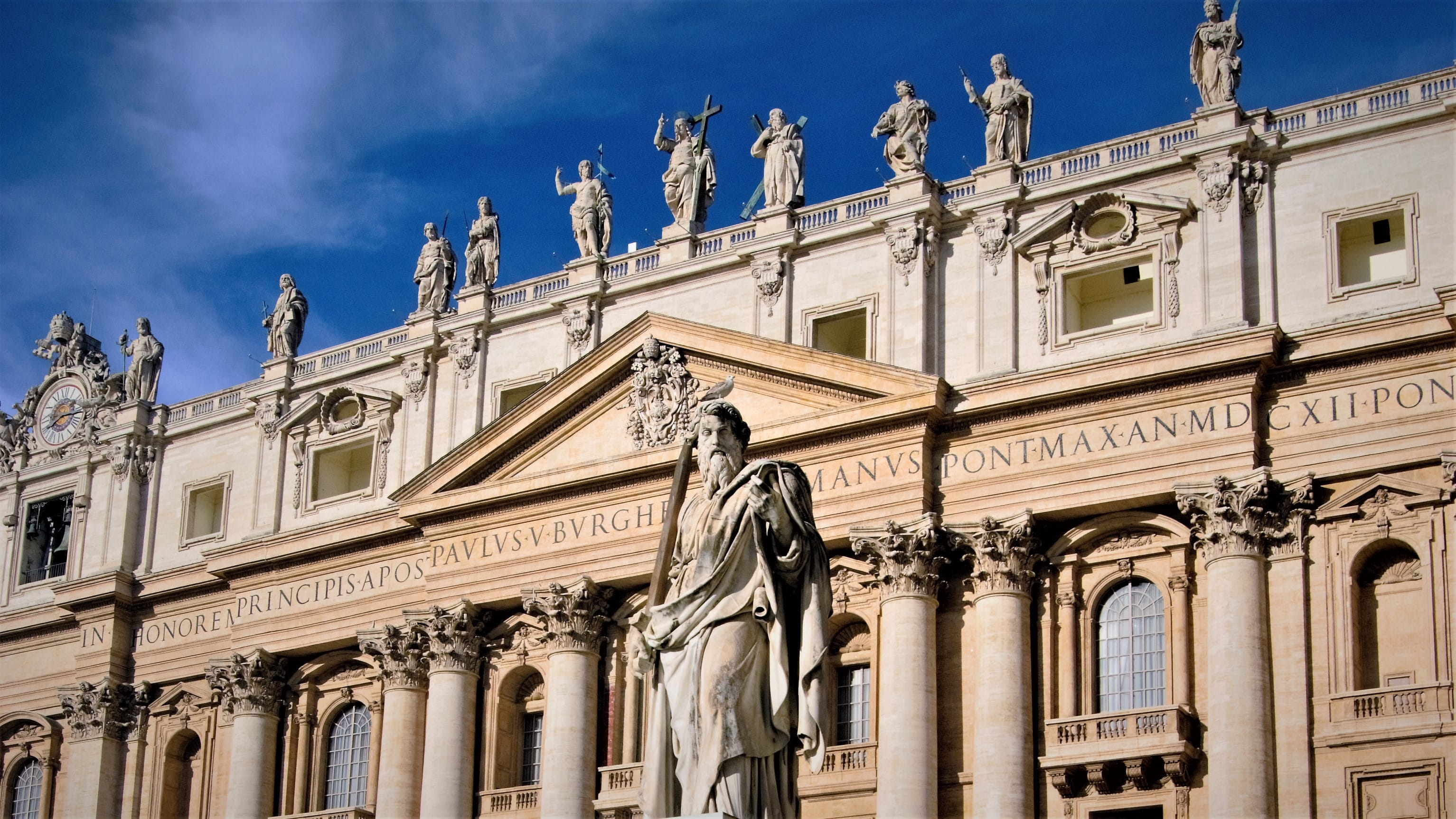 italy, tourism, cathedral, travel, ancient, sculpture, statue, architectural column, rome, vatican, famous, low angle view, religion, basilica, 2K, sky, HD Wallpaper
