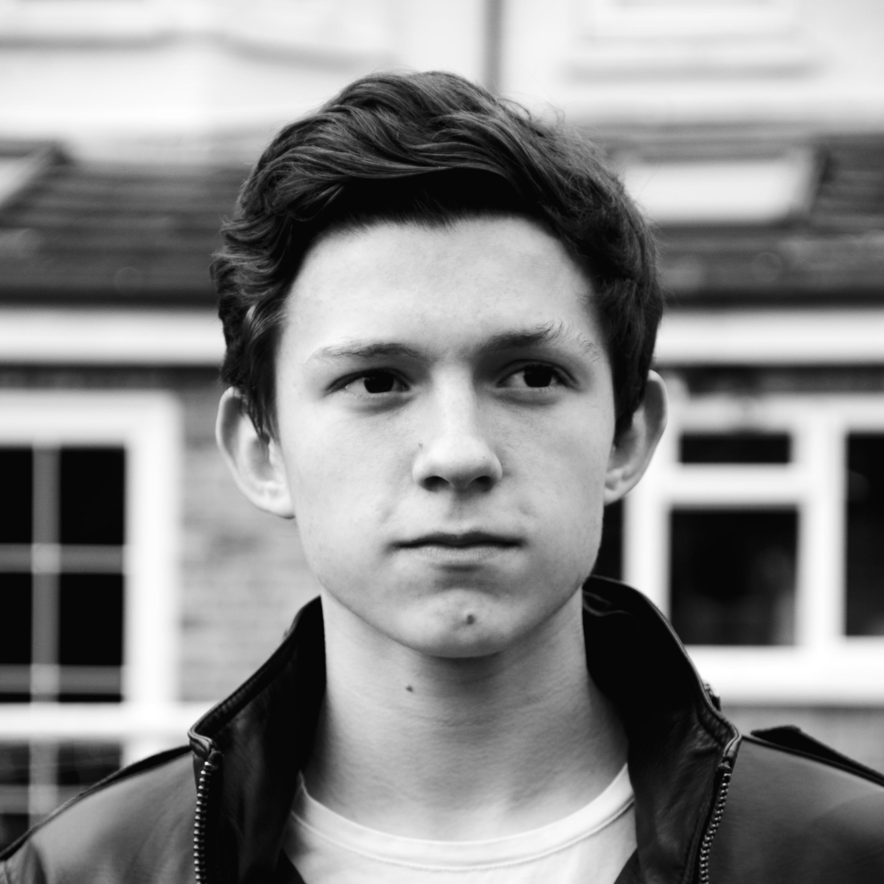 monochrome, actor, brunette, Tom Holland, 2K, Phone HD Wallpaper