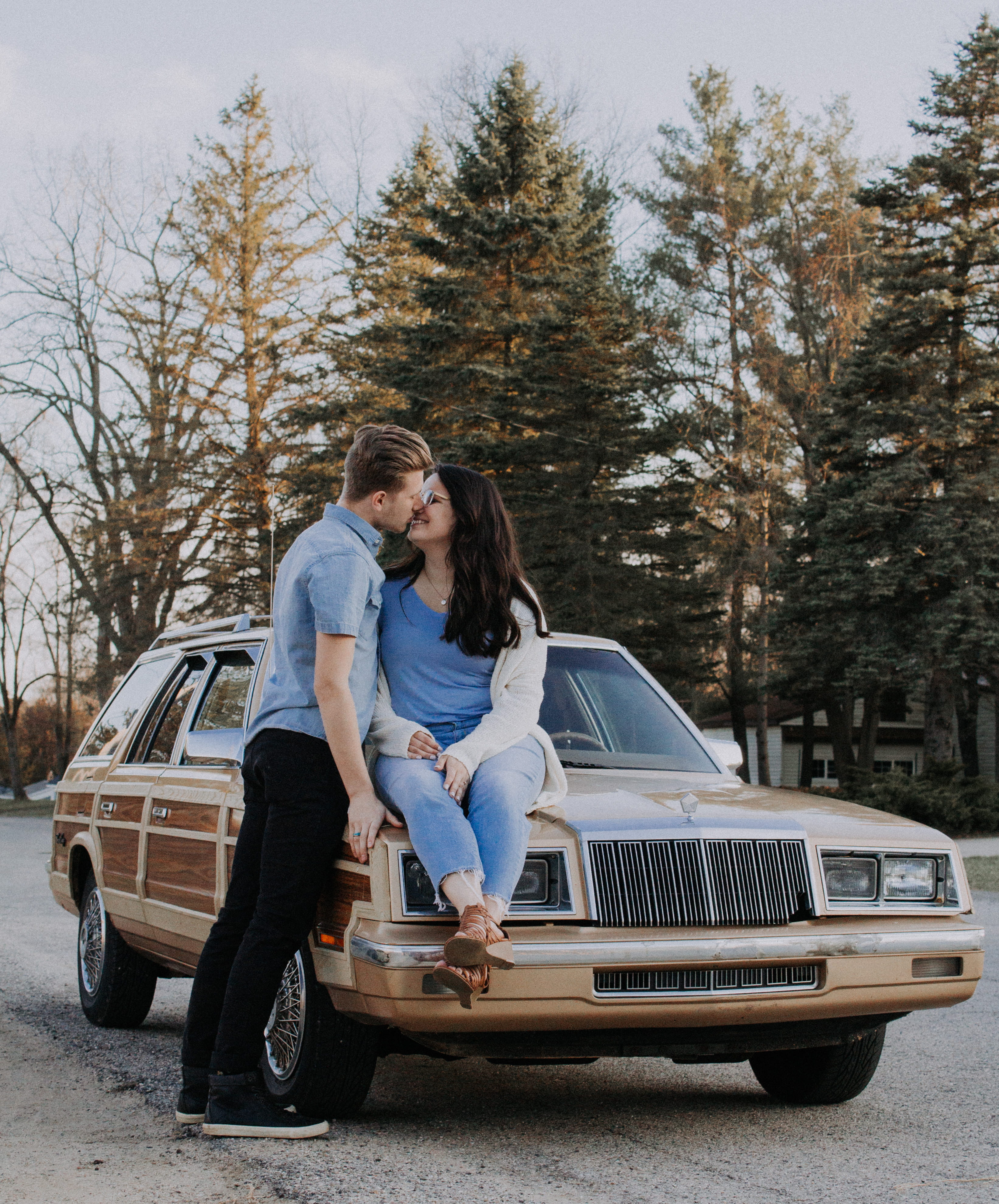 two people, boyfriend, couple, tree, togetherness, journey, in love, brown, mode of transportation, full length, heterosexual couple, casual clothing, 4K, Phone HD Wallpaper