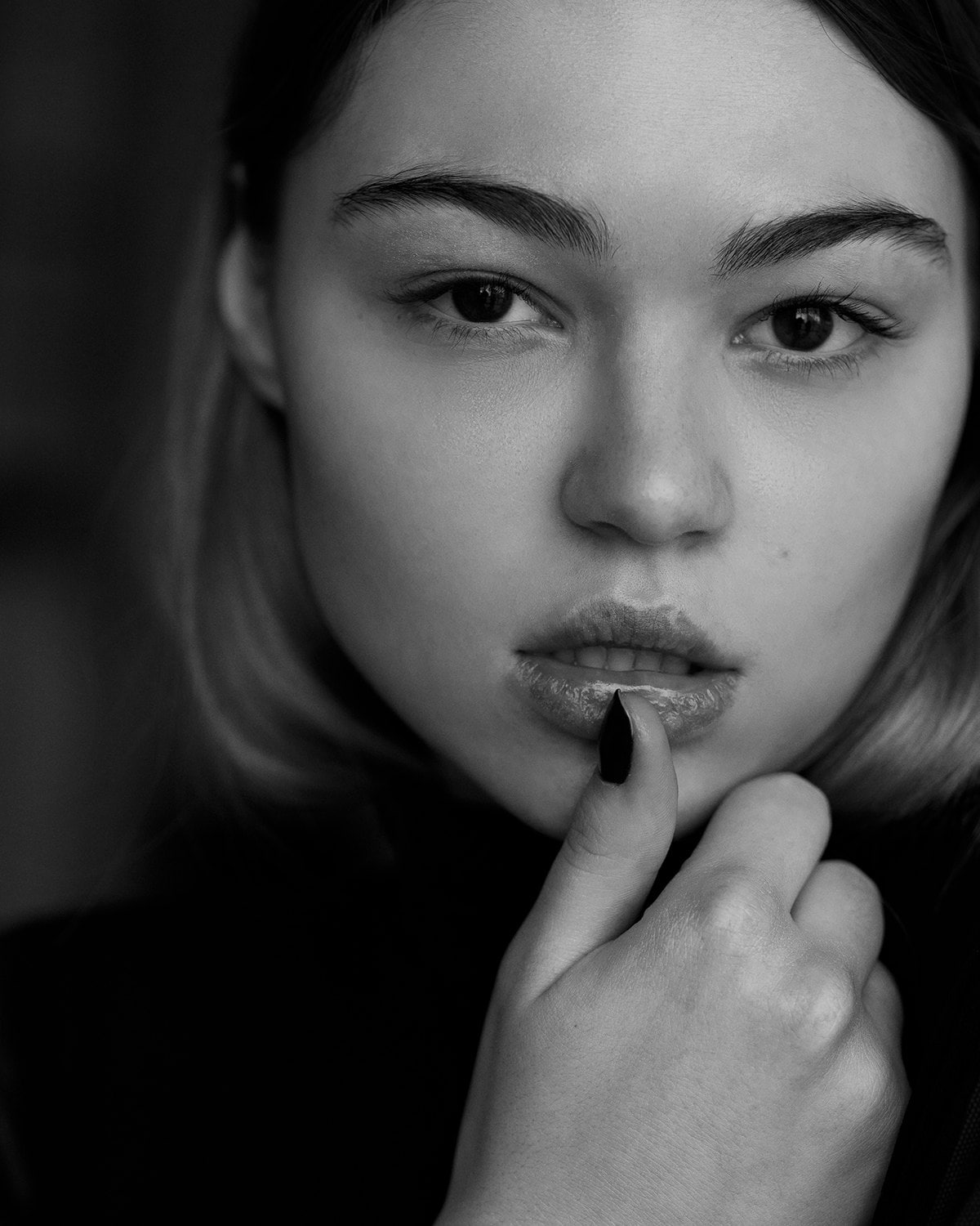 human hand, human lips, hairstyle, contemplation, looking at camera, women, adult, finger, body part, front view, portrait, close-up, 720P, young adult, Phone HD Wallpaper