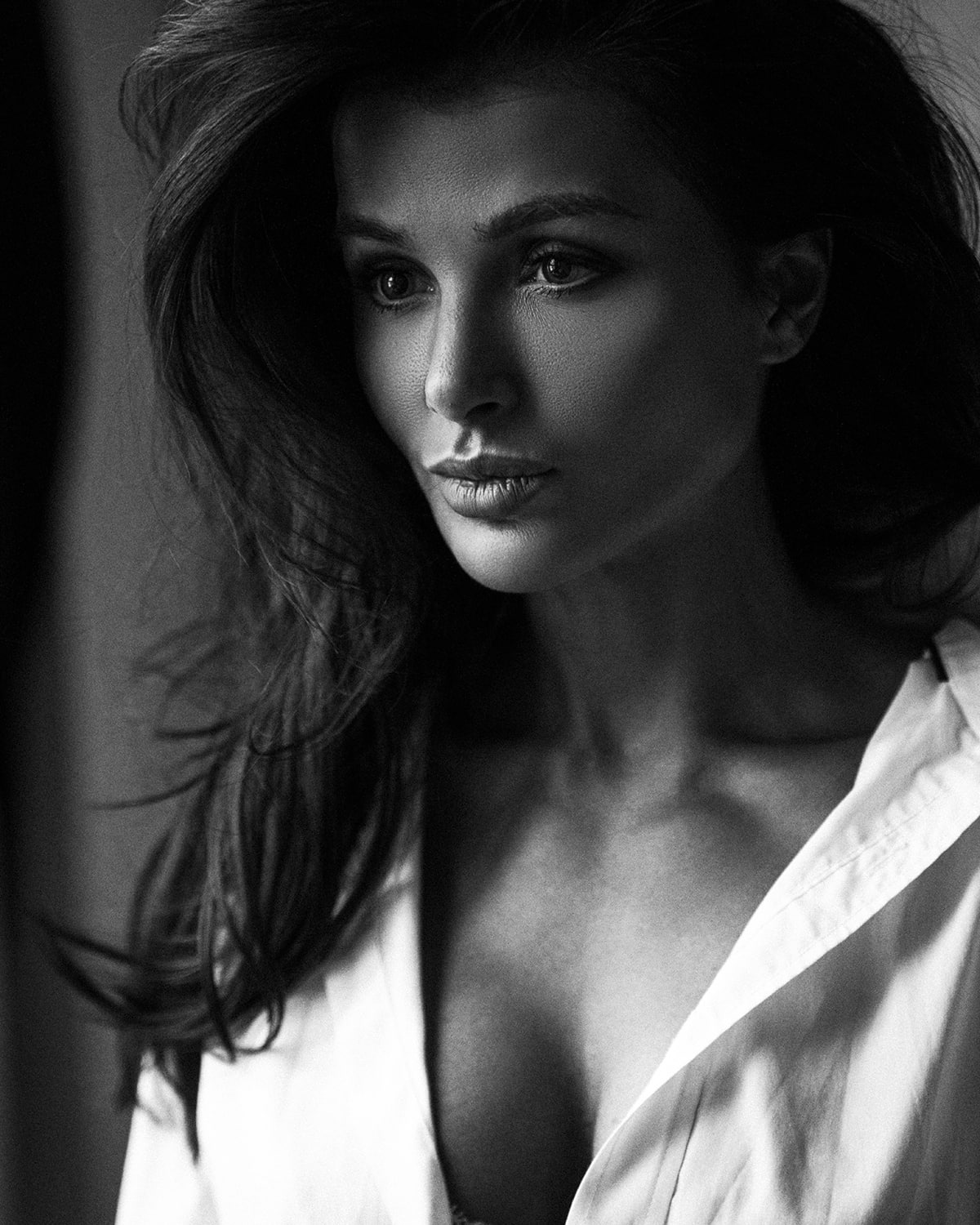 human face, model, headshot, fashion, young adult, hairstyle, long hair, looking at camera, black background, one person, portrait, monochrome, hair, human hair, Phone HD Wallpaper