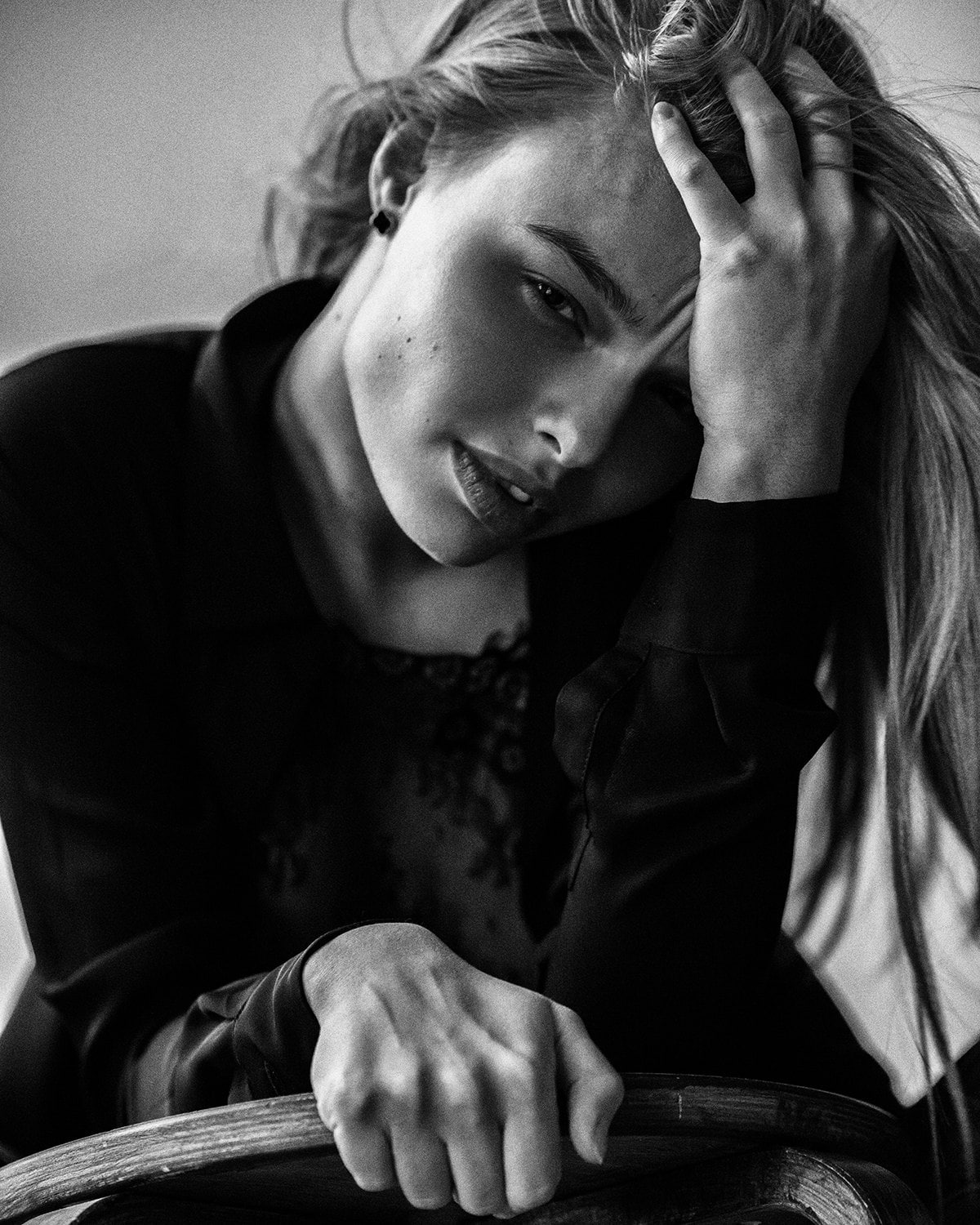 720P, monochrome, hands, Aleksey Trifonov, portrait, women, face, model, Phone HD Wallpaper