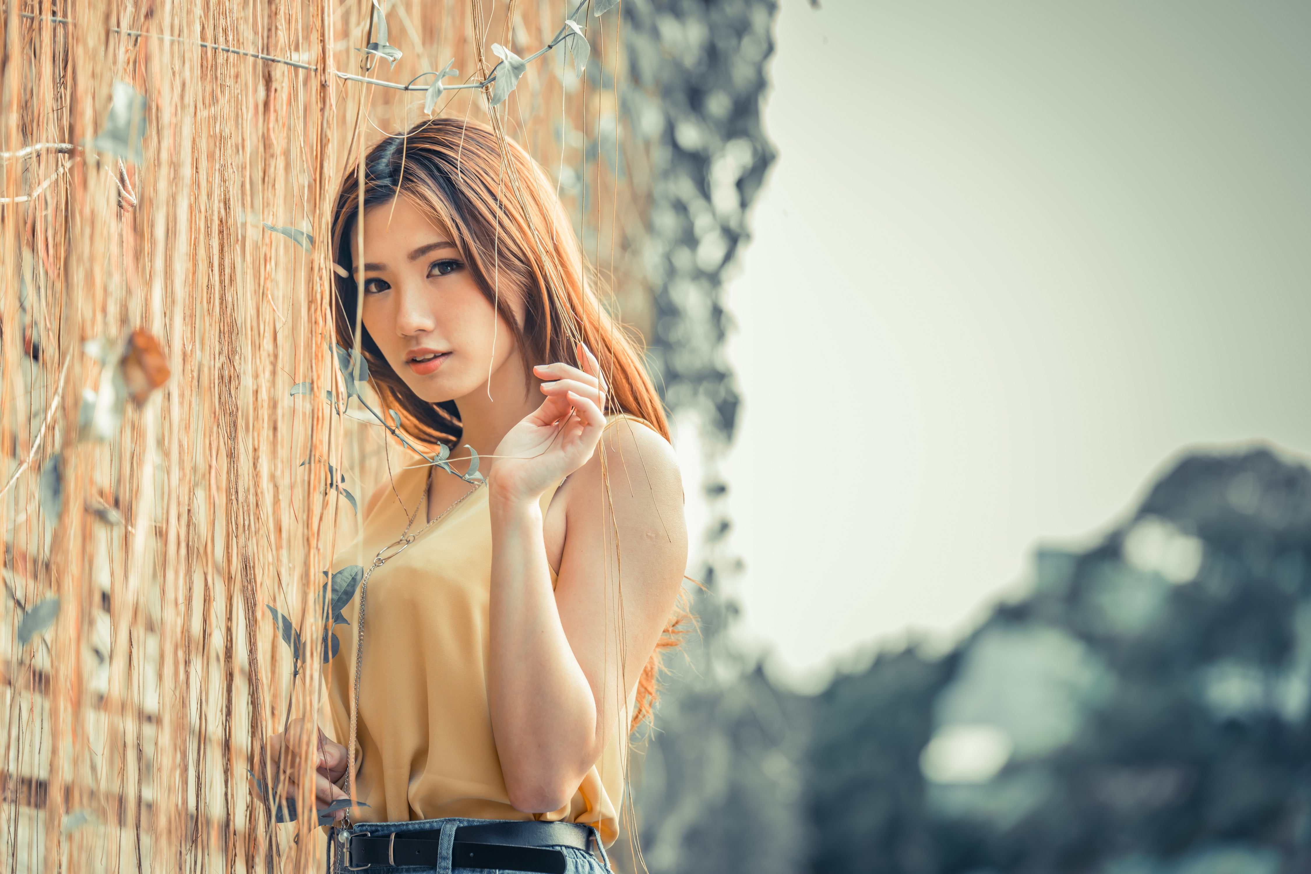 looking at viewer, necklace, 4K, depth of field, women outdoors, photography, model, outdoors, Asian, belt, women, portrait, dyed hair, brunette, HD Wallpaper