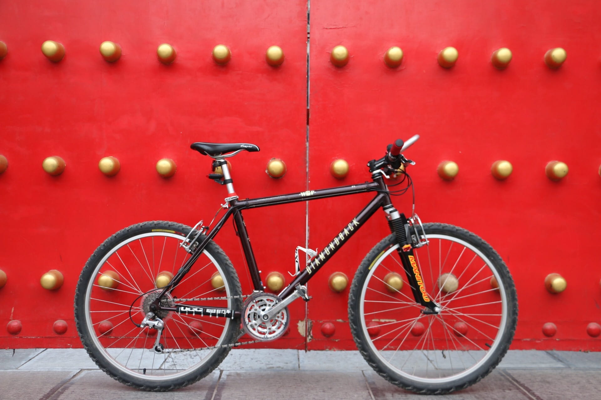 travel, wall - building feature, metal, wheel, street, transportation, chinese antiquity, security, Mountain Bike, land vehicle, day, 1080P, outdoors, HD Wallpaper