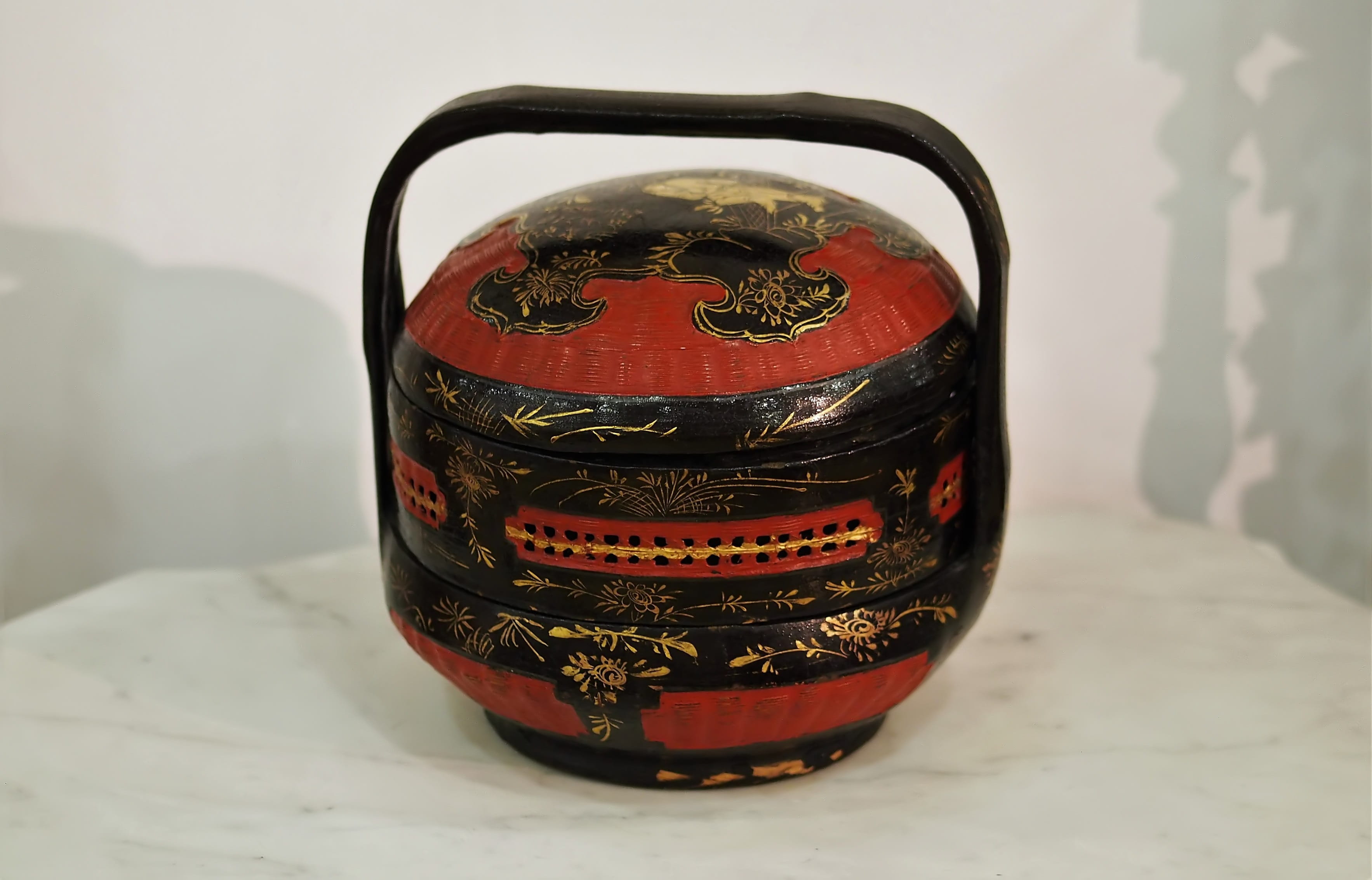 traditional, electric lamp, ancient, container, indoors, decoration, single object, art and craft, aged, red, table, no people, wall - building feature, HD Wallpaper