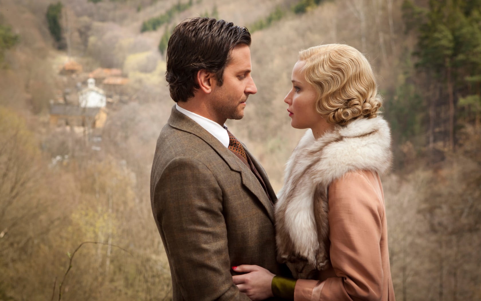 heterosexual Couple, well-dressed, caucasian Ethnicity, people, bonding, outdoors, male Beauty, blond hair, positive emotion, bradley cooper, walking, couple - Relationship, HD Wallpaper