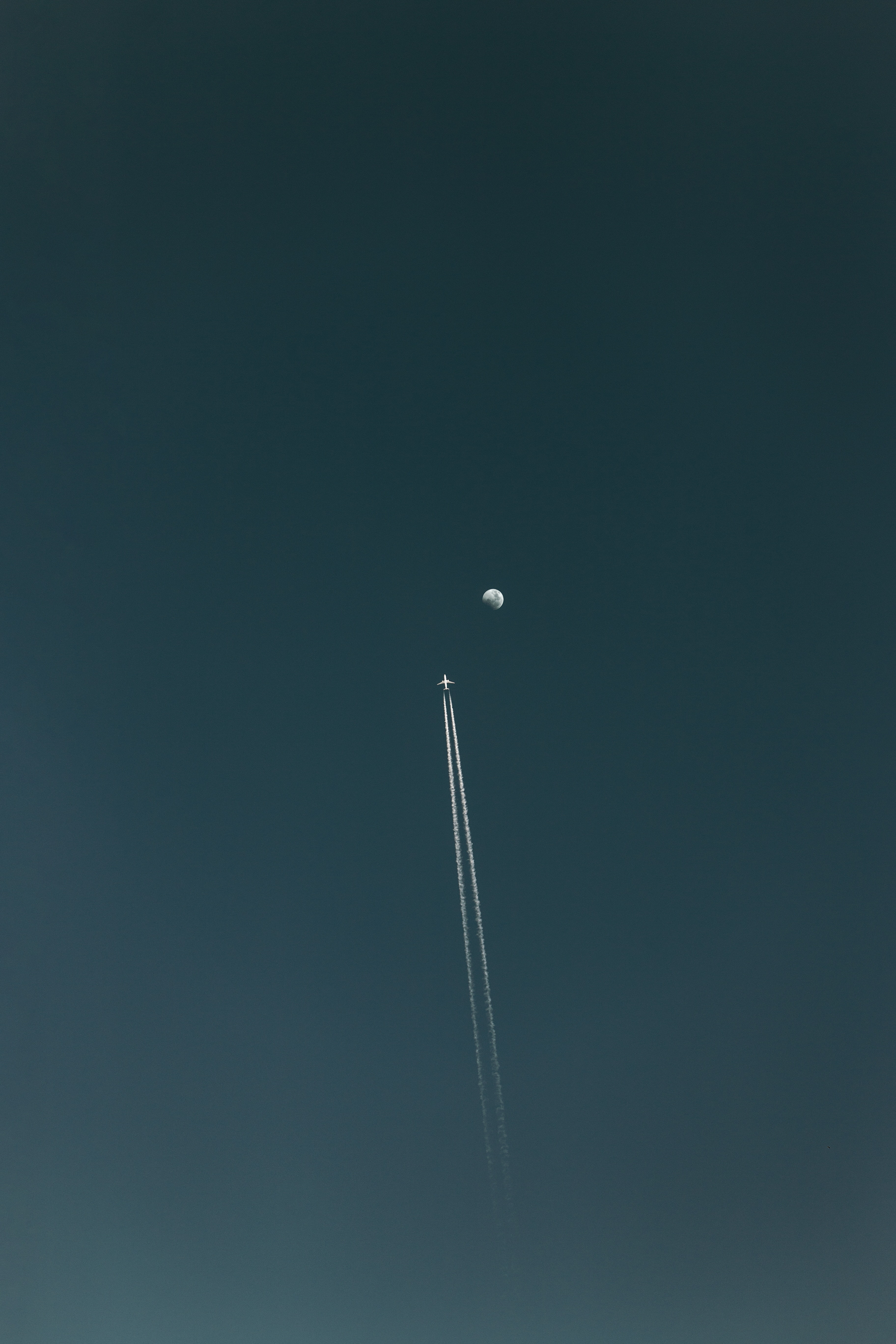 contrails, Moon, sky, airplane, clear sky, 5K, aircraft, vehicle, Phone HD Wallpaper