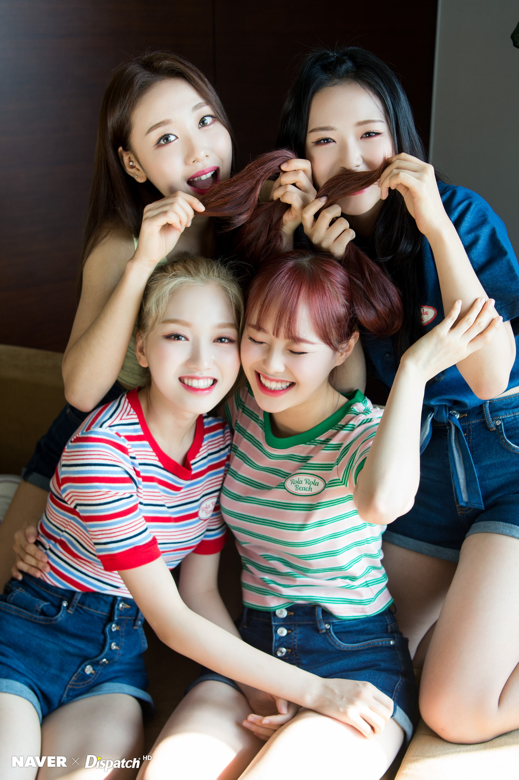 males, togetherness, LOONA, women, men, child, son, K-pop, happiness, offspring, emotion, 2K, fun, sitting, group of people, looking at camera, smiling, Phone HD Wallpaper