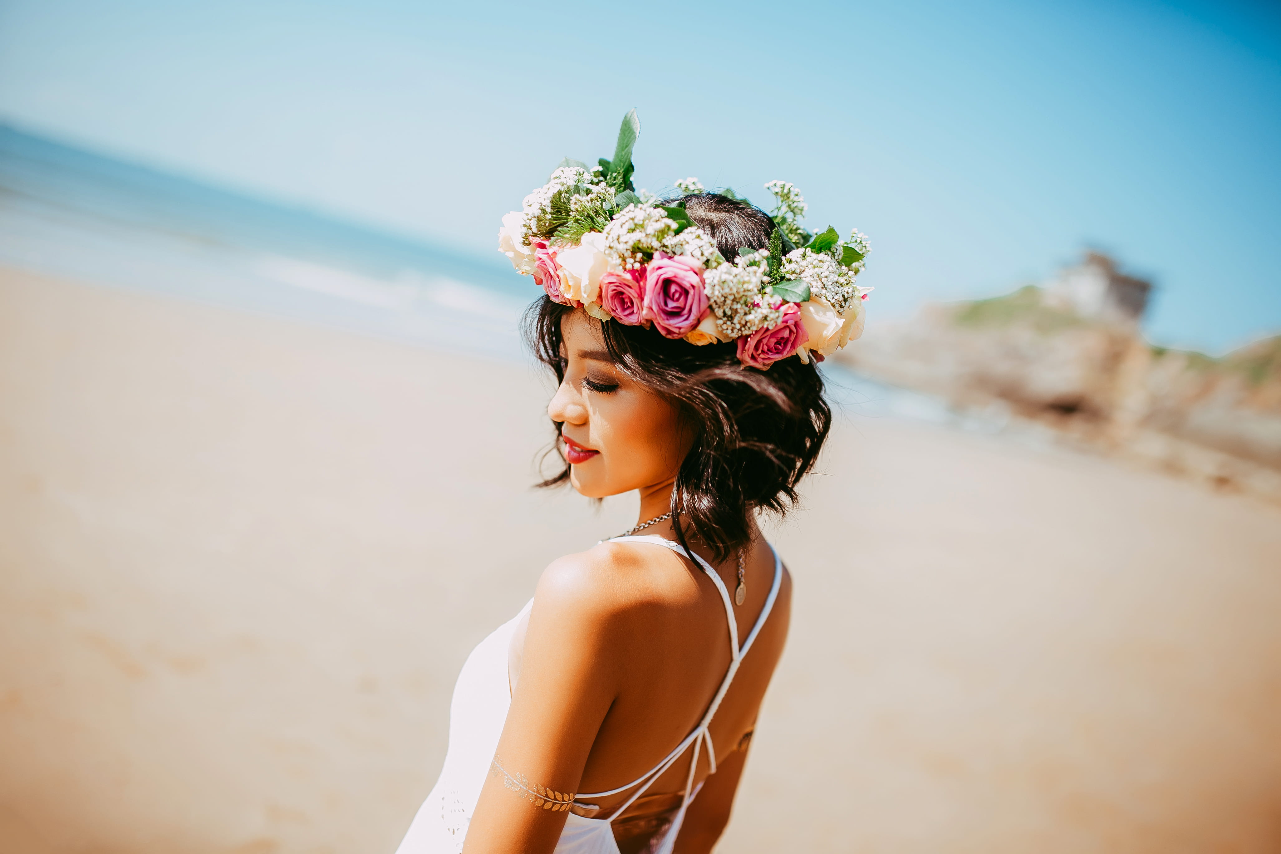 nature, chill, floral, shallow, plant, sand, beautiful woman, standing, halter, portrait, flower arrangement, shore, white, focus, sea, dress, sunset, top, HD Wallpaper
