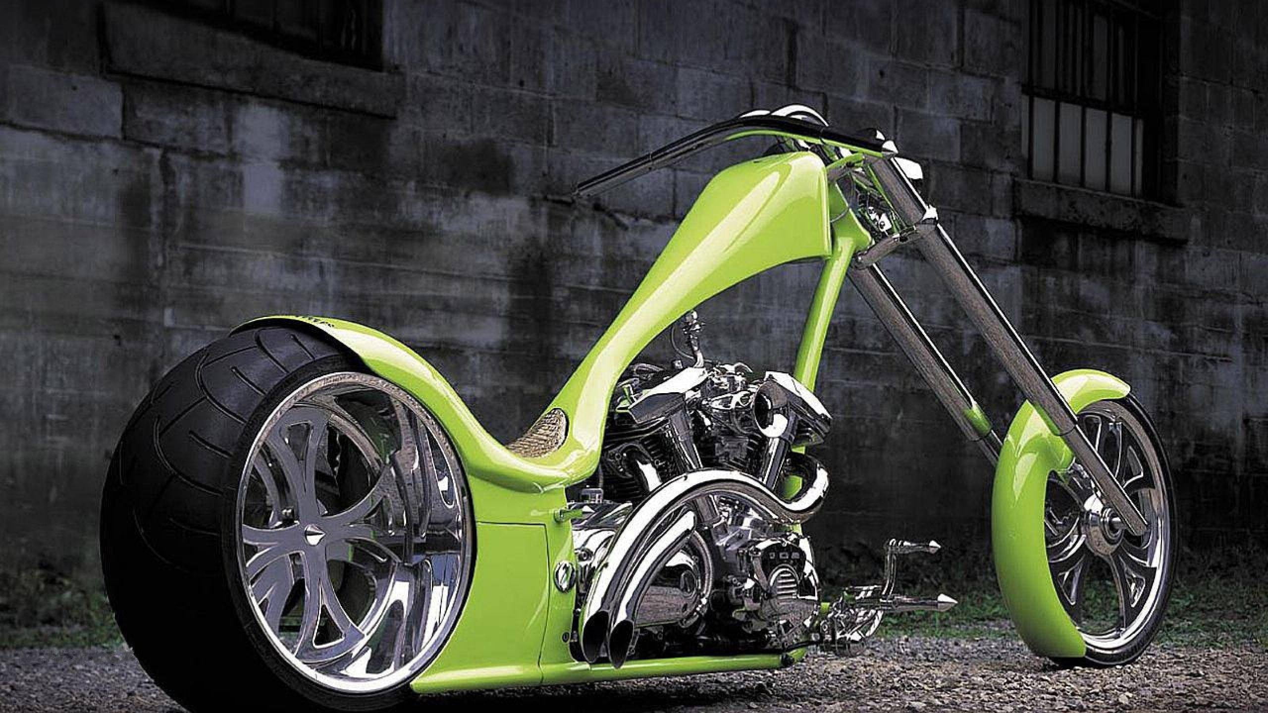 low, built structure, city, mode of transportation, 2K, building exterior, yellow, stationary, green, wall - building feature, day, rider, wheel, green color, HD Wallpaper