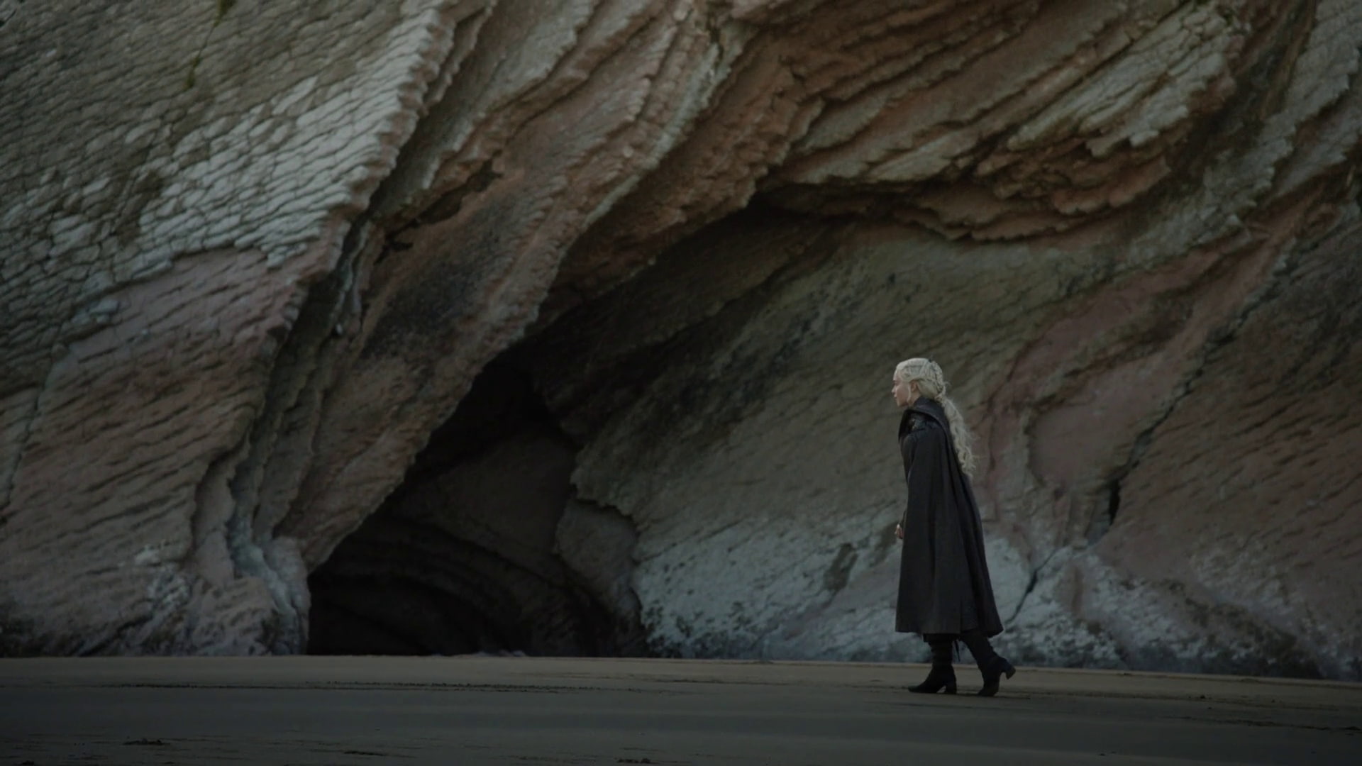 rock - object, rear view, full length, Daenerys Targaryen, nature, Dragonstone, women, real people, solid, architecture, rock, warm clothing, walking, lifestyles, HD Wallpaper
