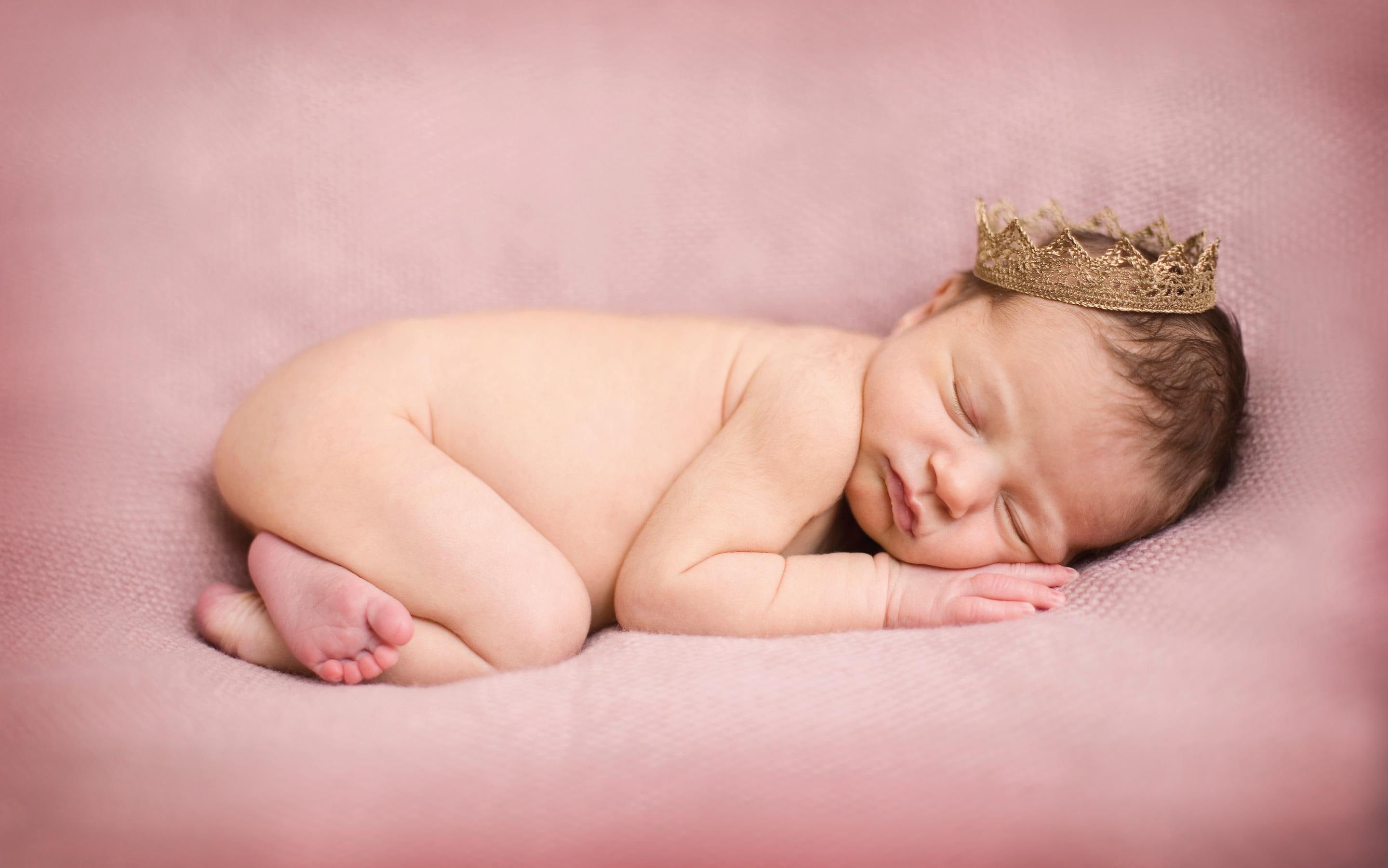 wearing, baby, newborn, crown, gold, 2K, HD Wallpaper