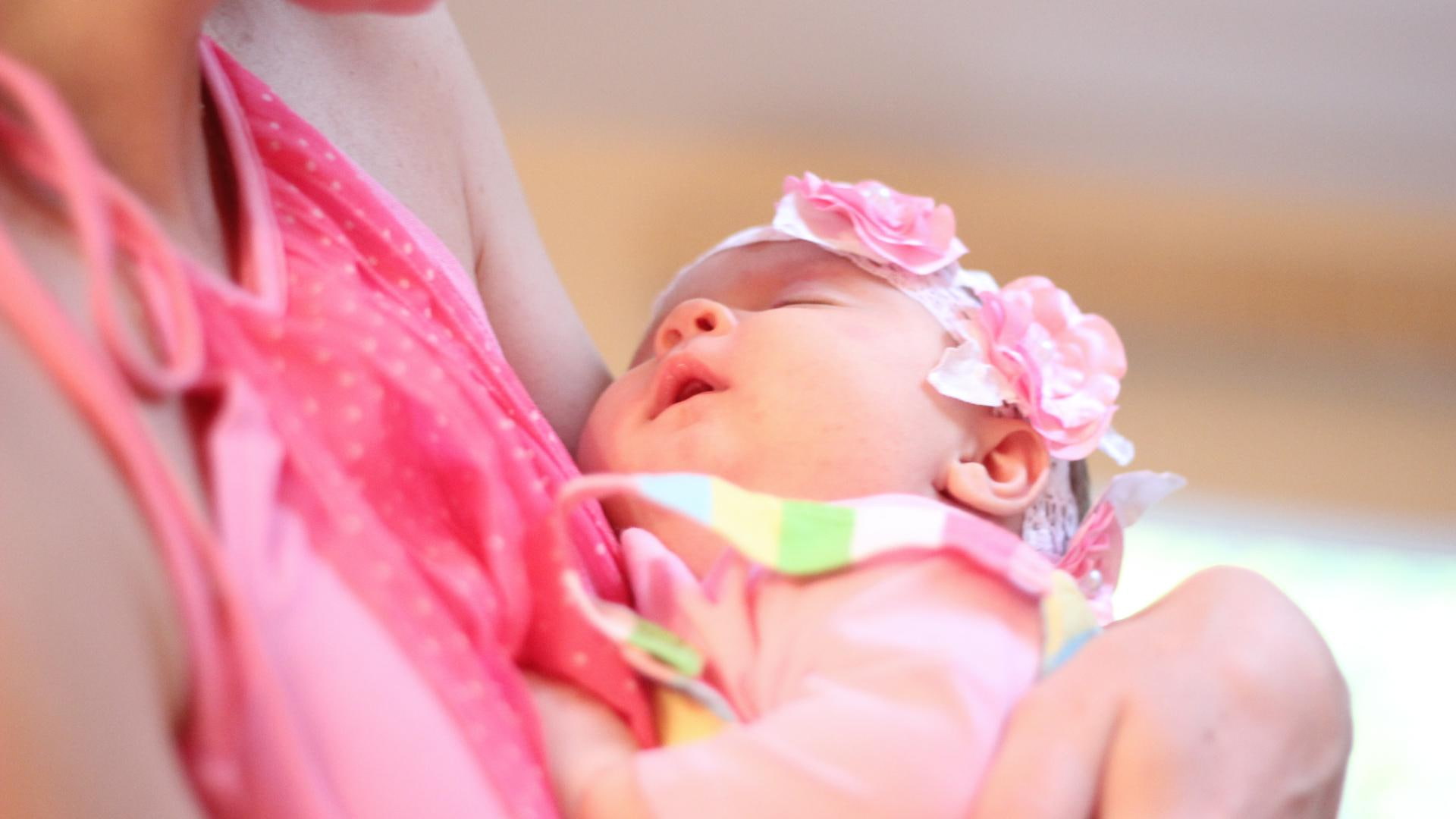 sleeping, 1080P, mom, resolution, baby, children, daughter, hd, HD Wallpaper