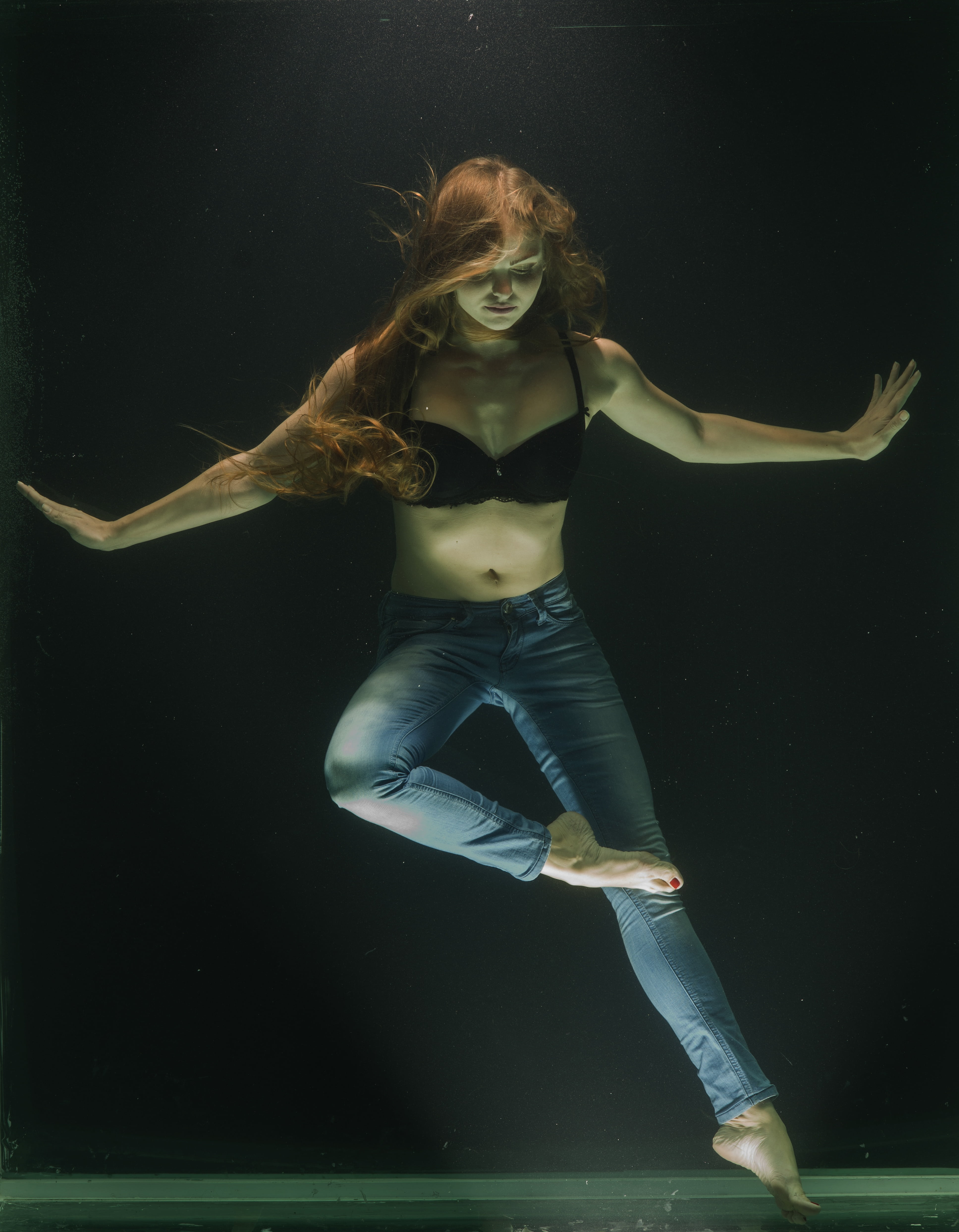 hair, indoors, water, dive, woman, knee, foot, womens, underwater, fine arts, design, young women, jumping, fashion, black background, looking at camera, Phone HD Wallpaper