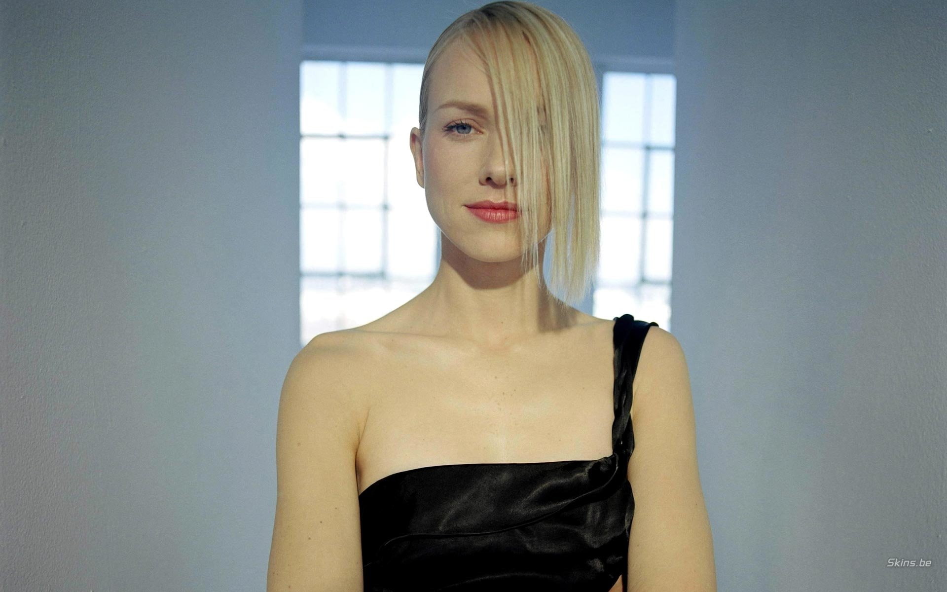 1080P, front view, sideways glance, adult, beautiful people, Naomi Watts, young women, young adult, looking at camera, hairstyle, fashion, portrait, Actresses, HD Wallpaper