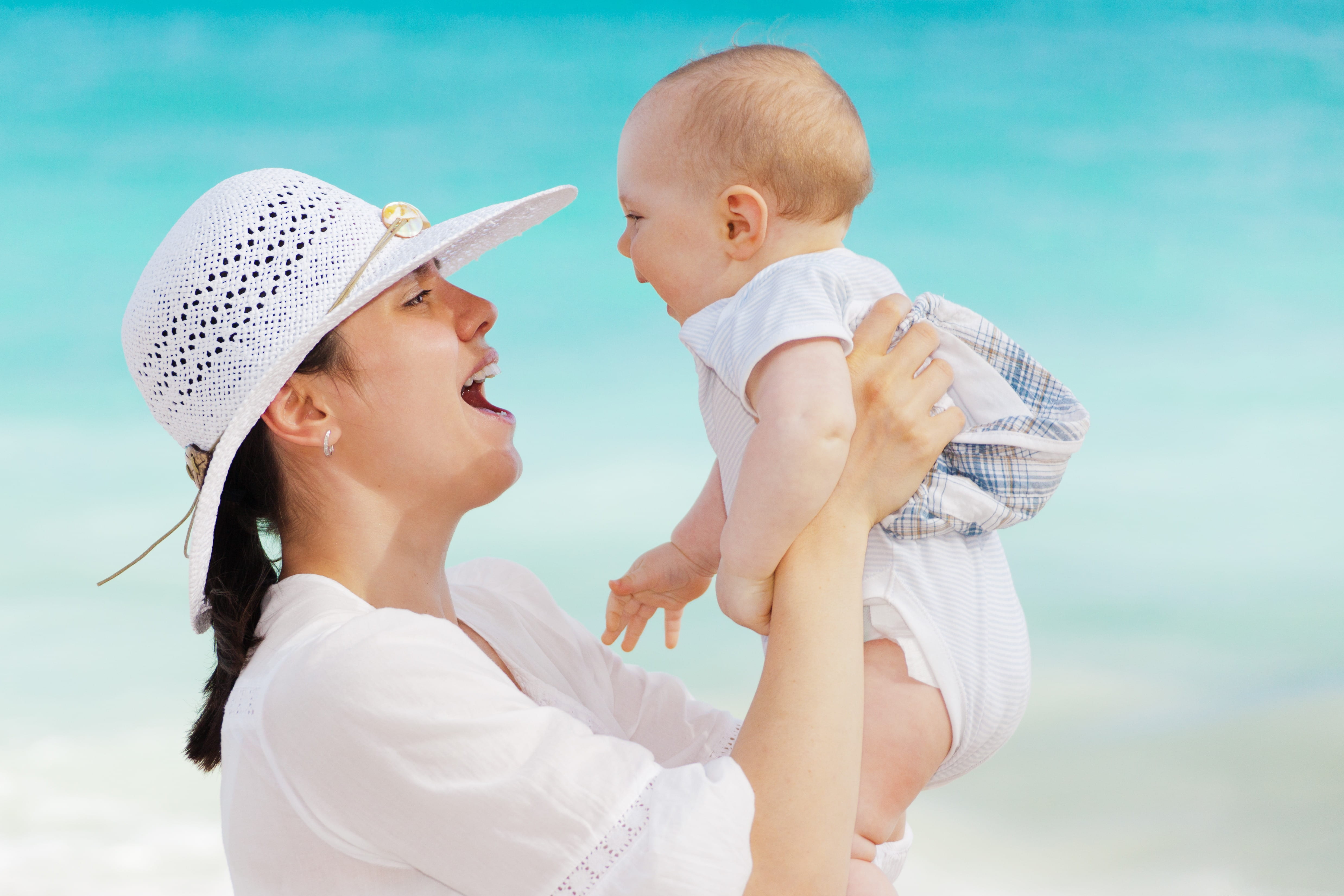 togetherness, beach, seashore, 4K, happy, mothers day, woman, men, summer, family, carrying, boy, bright, son, innocence, bonding, childhood, white, sea, HD Wallpaper