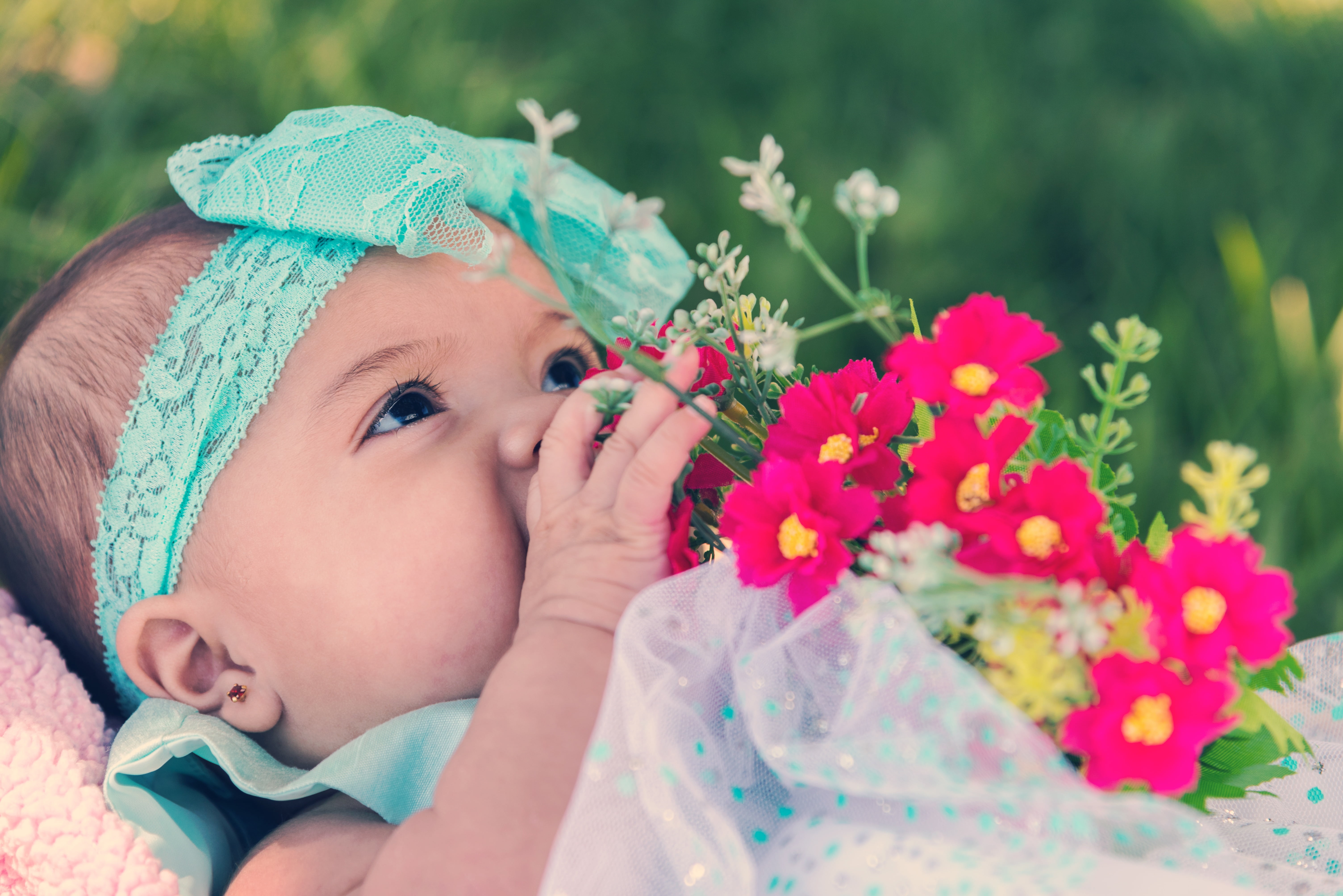 family fun, kid, childhood, mother, young, close-up, flower head, headshot, leisure, real people, little, baby, happy kids, cheerful, family outdoors, cute, HD Wallpaper