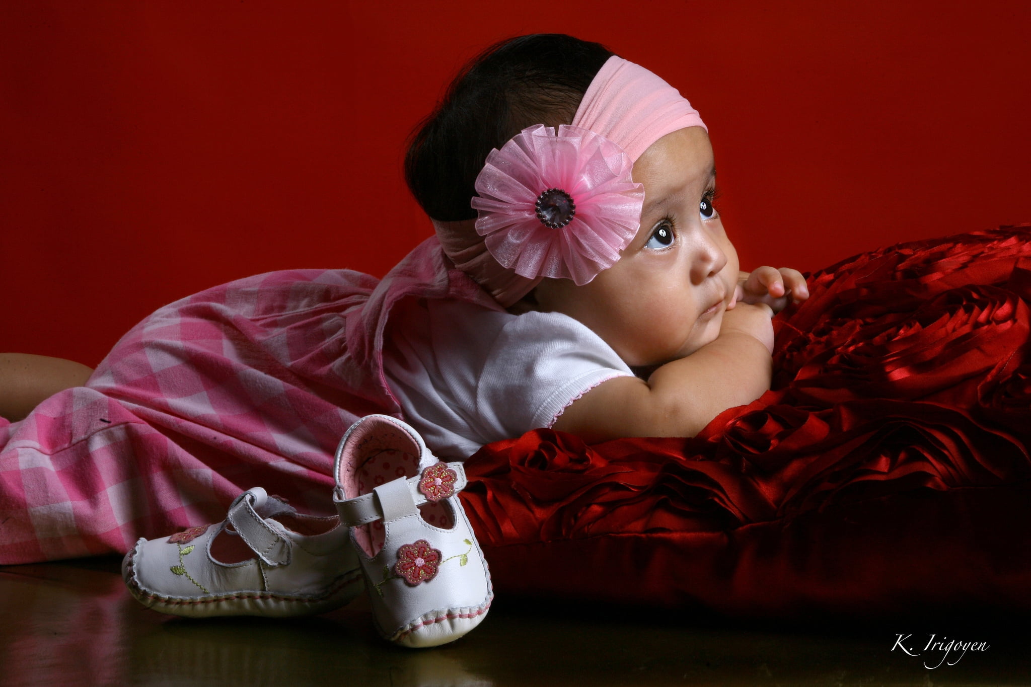 baby, christmas, innocence, full length, bed, small, blanket, shoes, caucasian Ethnicity, baby Girls, lifestyle, lifestyles, boys, indoors, smiling, human Face, HD Wallpaper