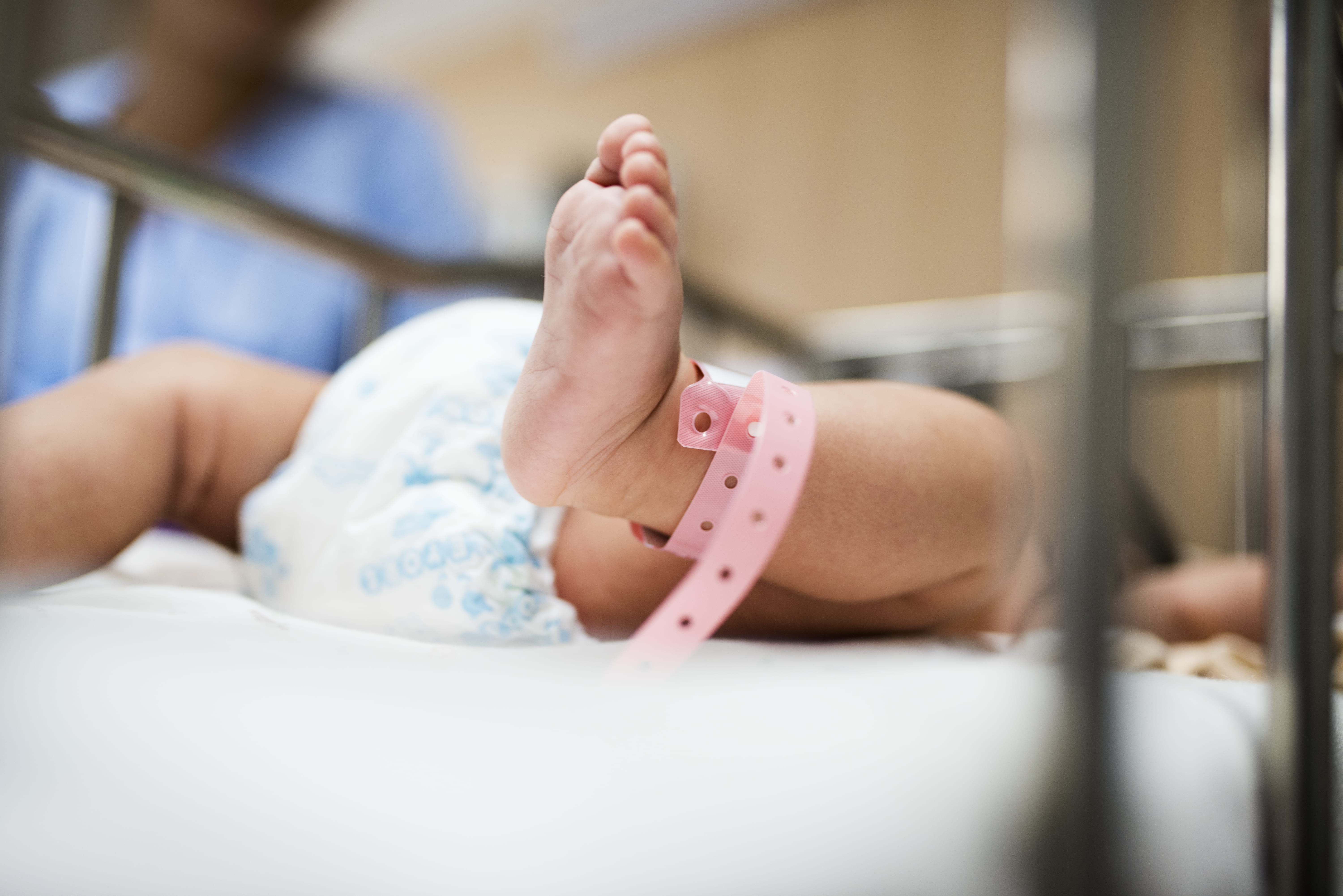 5K, human body part, motherhood, health, toddler, beginnings, semi-dress, selective focus, one person, parenthood, patient, newborn, infant, child, born, HD Wallpaper