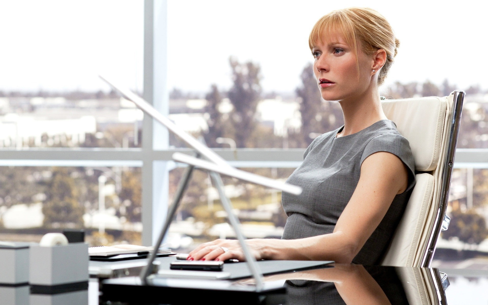 connection, using laptop, portrait, Gwyneth Paltrow, Bangs, blond hair, indoors, day, Iron man, laptop, hair, casual clothing, table, young women, movies, HD Wallpaper