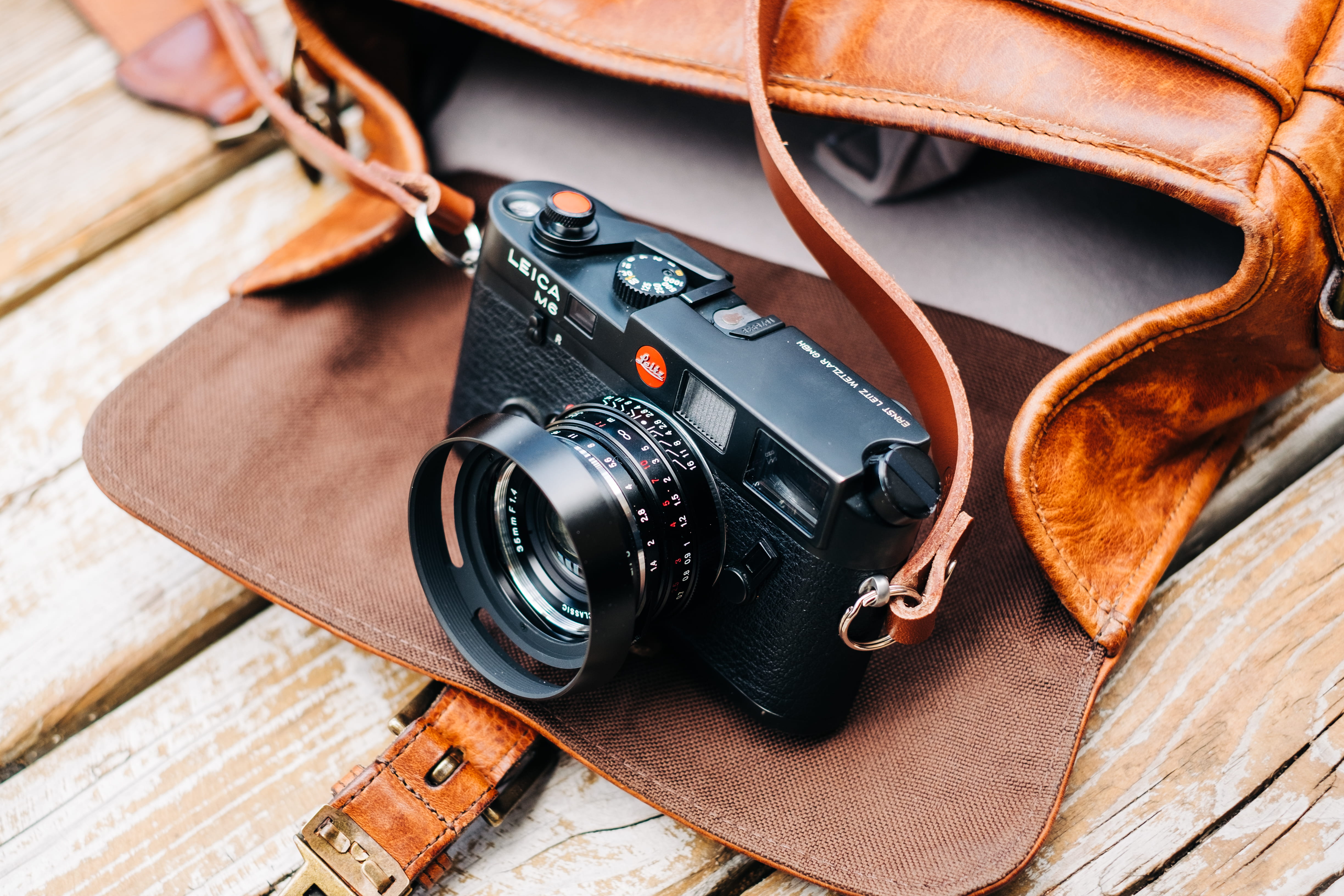 retro Styled, old-fashioned, leather, no People, lens, technology, vintage, camerabag, close-up, surface, single Object, bag, table, fashion, film, photograph, HD Wallpaper