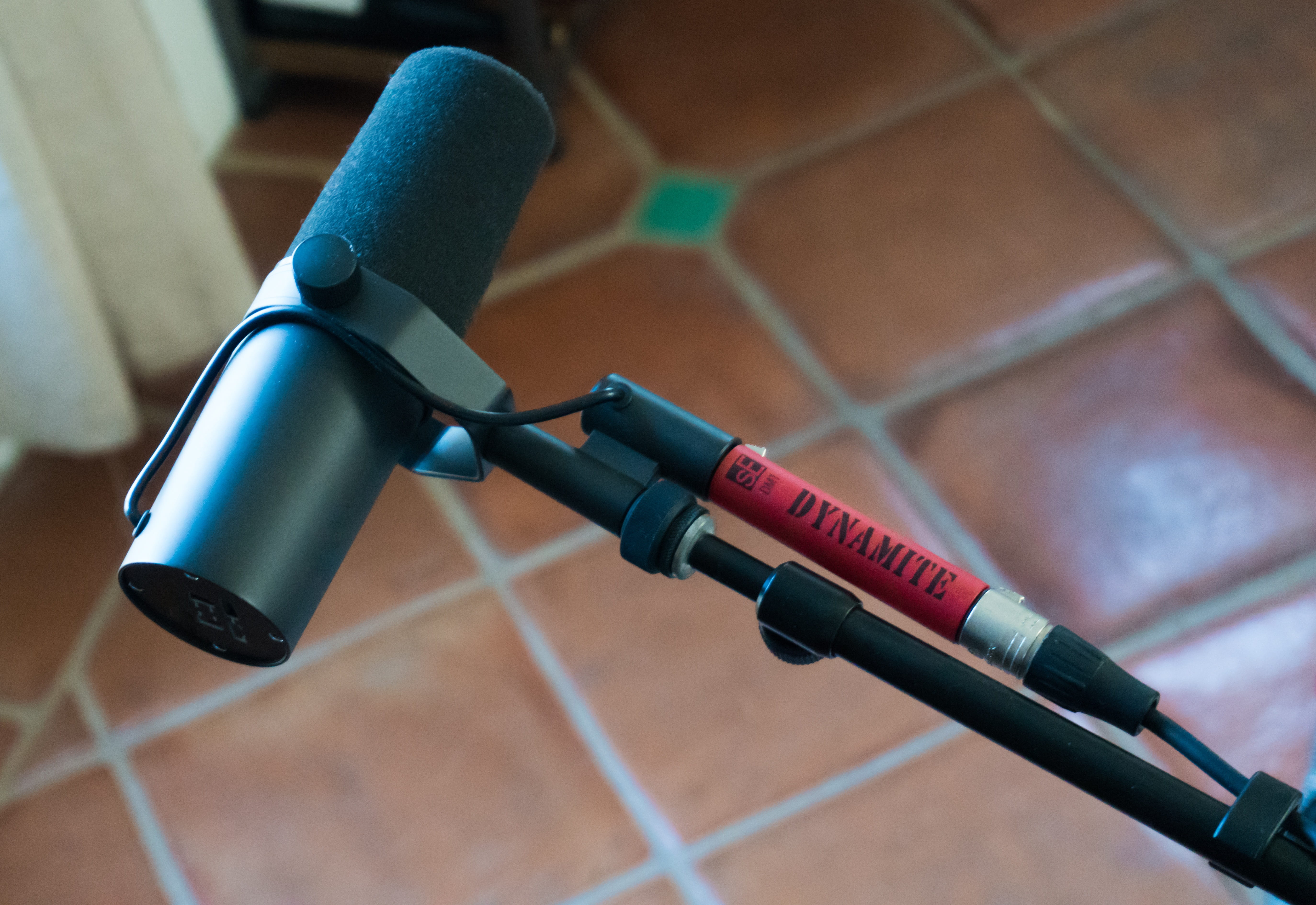 equipment, sänger, karaoke, influencer, dynamic microphone, dm1, pre-amp, tile, pattern, close-up, podcast, microphones, blue, shure, wall - building feature, HD Wallpaper