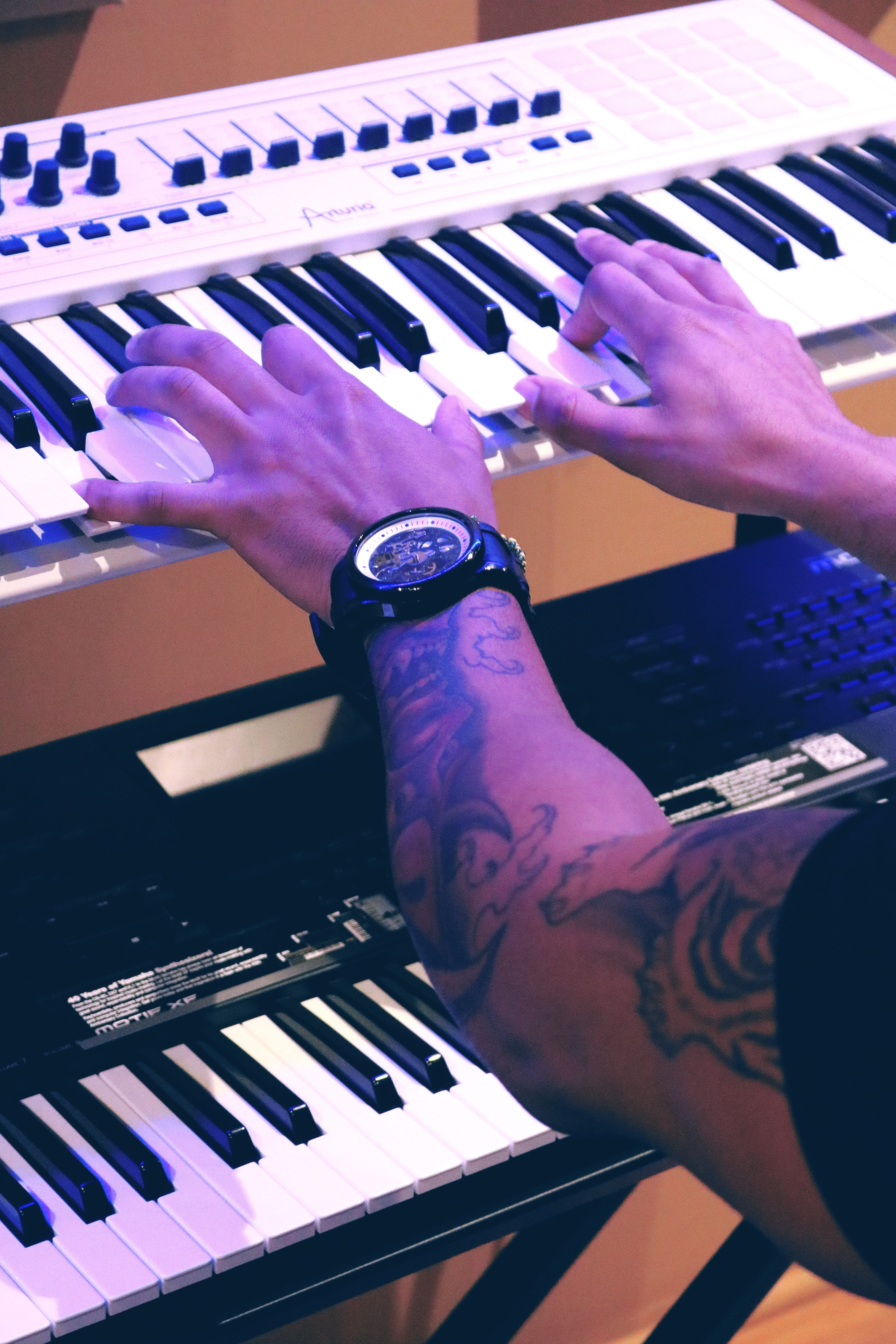 leisure activity, melody, Piano, digital, human body part, notes, equipment, engineer, lifestyles, compose, Music, equaliser, recording, playing, learn, Phone HD Wallpaper