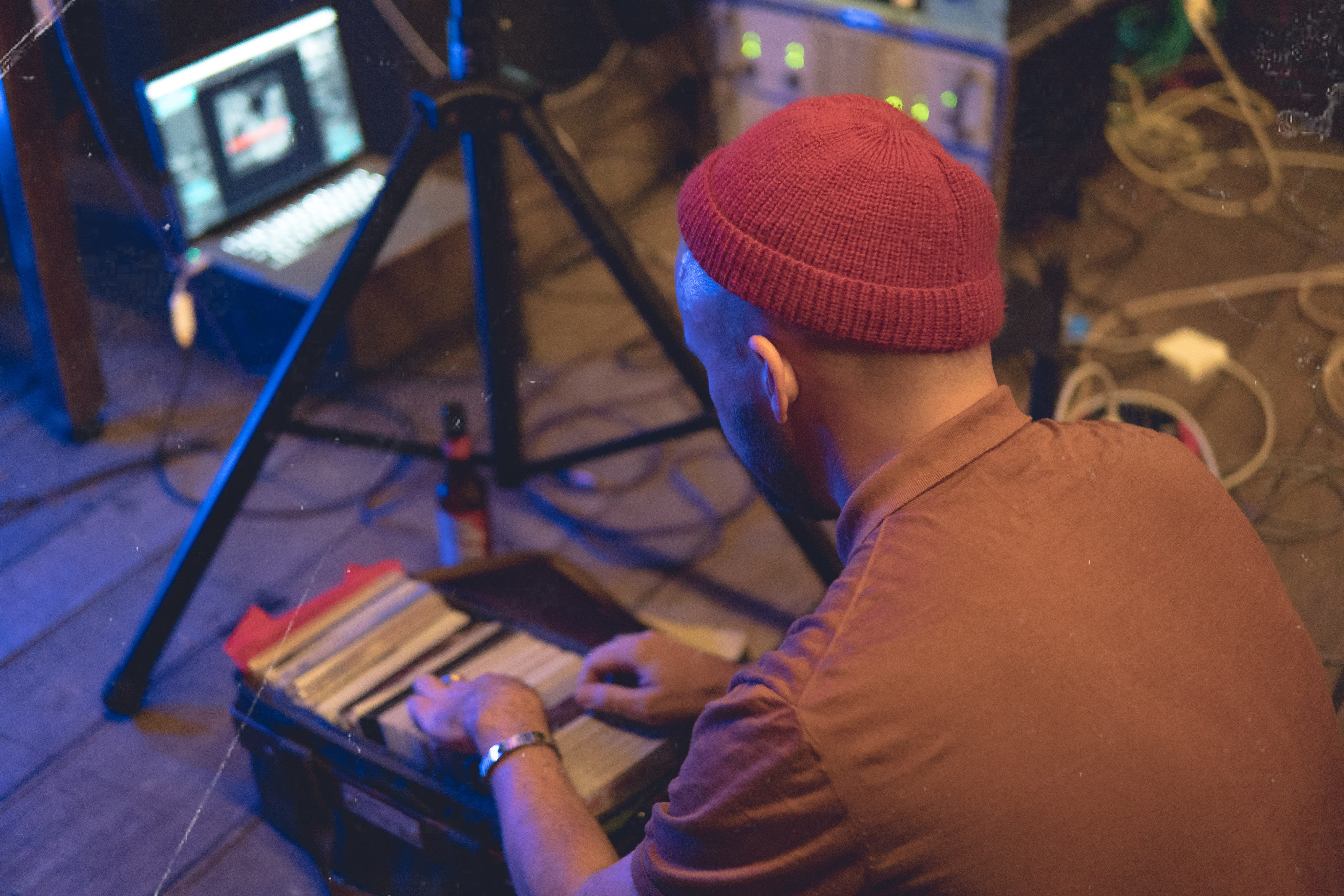 person, boy, hat, adult, waist up, rear view, box, morocco, working, music, sound engineering, tripod, indoors, man, ouajbir, film, night life, portrait, HD Wallpaper