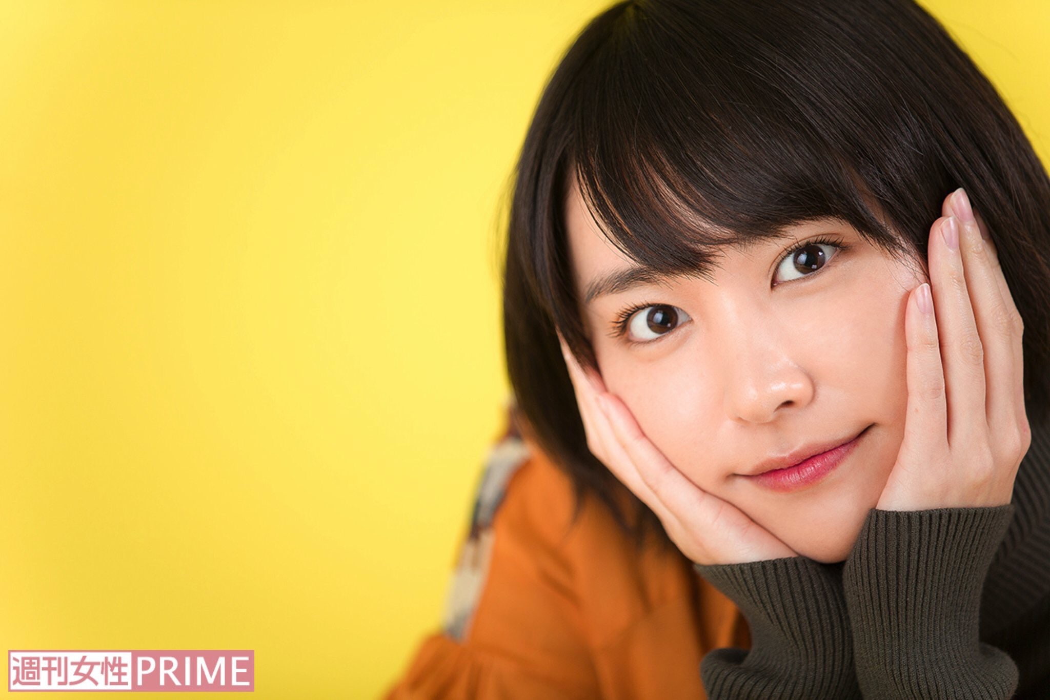 brown hair, females, looking at camera, studio shot, innocence, portrait, women, copy space, beautiful woman, indoors, yellow background, Aragaki Yui, colored background, HD Wallpaper