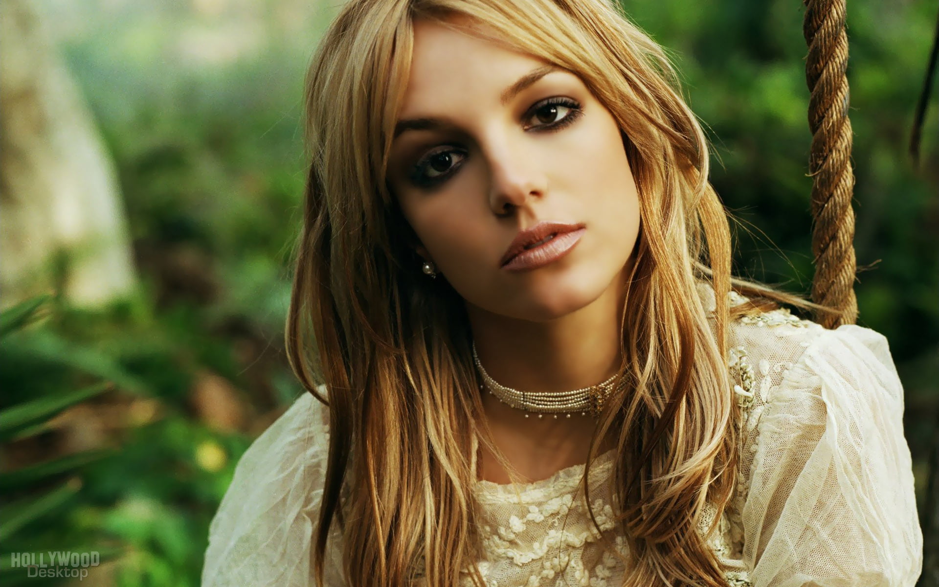 young women, portrait, face, young adult, contemplation, famous female celebrities, looking at camera, innocent, spears, lifestyles, beauty, britney, focus on foreground, HD Wallpaper