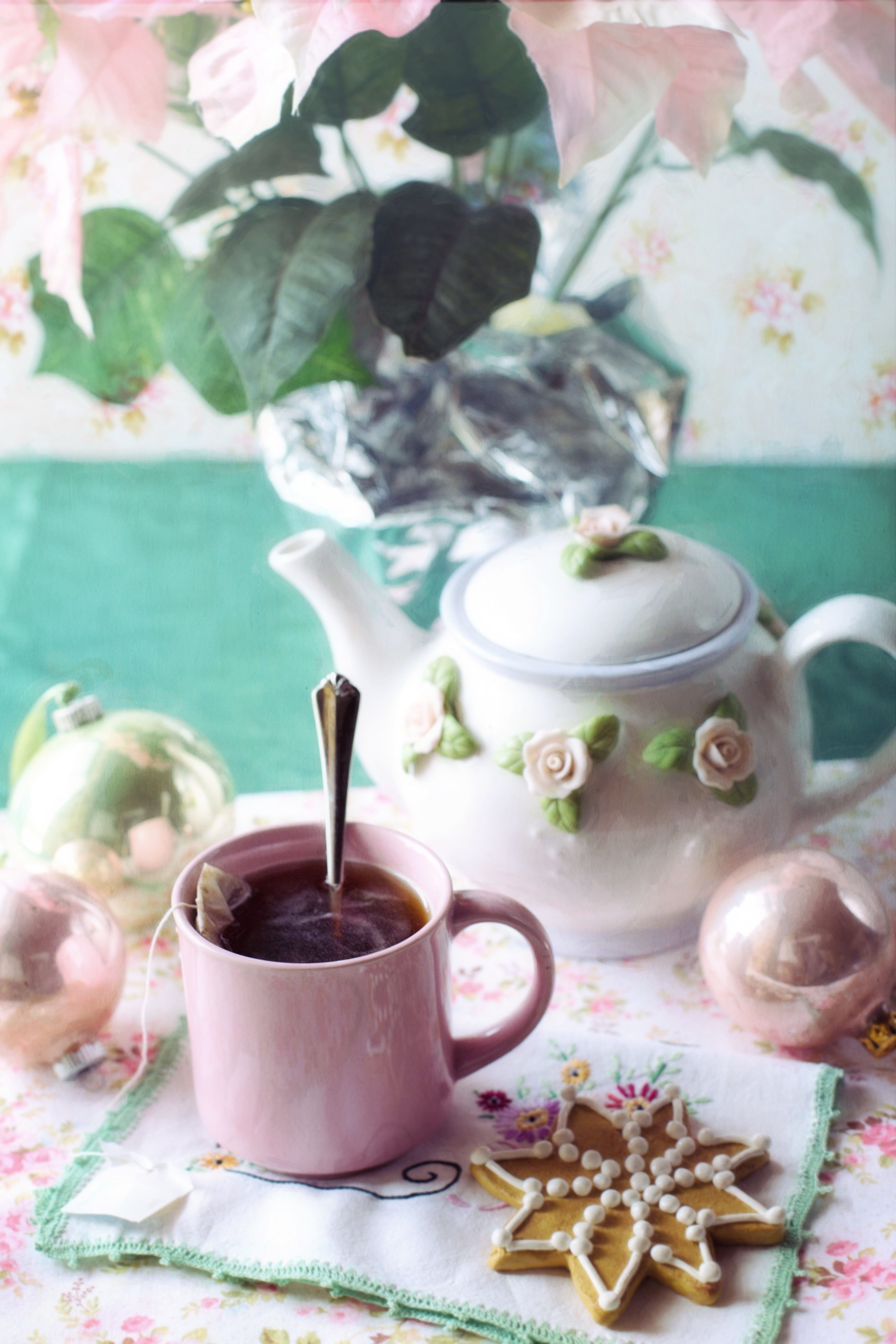 mug, 5K, refreshment, hot, december, table, non-alcoholic beverage, kitchen utensil, teapot, tea, tea cup, drink, afternoon tea, household equipment, party, Phone HD Wallpaper