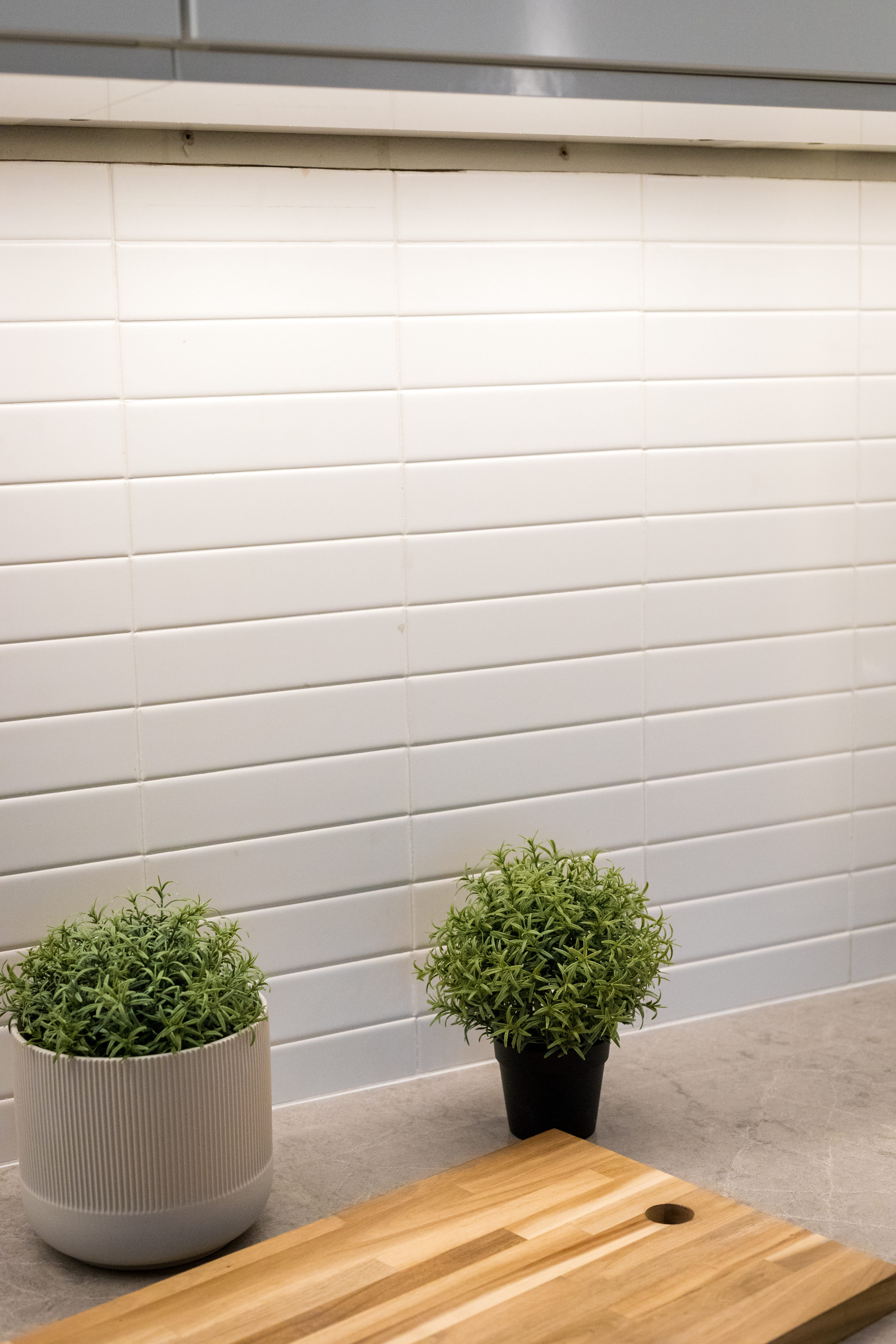 wall, built structure, plants, tiled floor, kitchen, brick, tile, wood - material, ceramic, minimal, near, pottery, food and drink, planter, nature, herbs, Phone HD Wallpaper