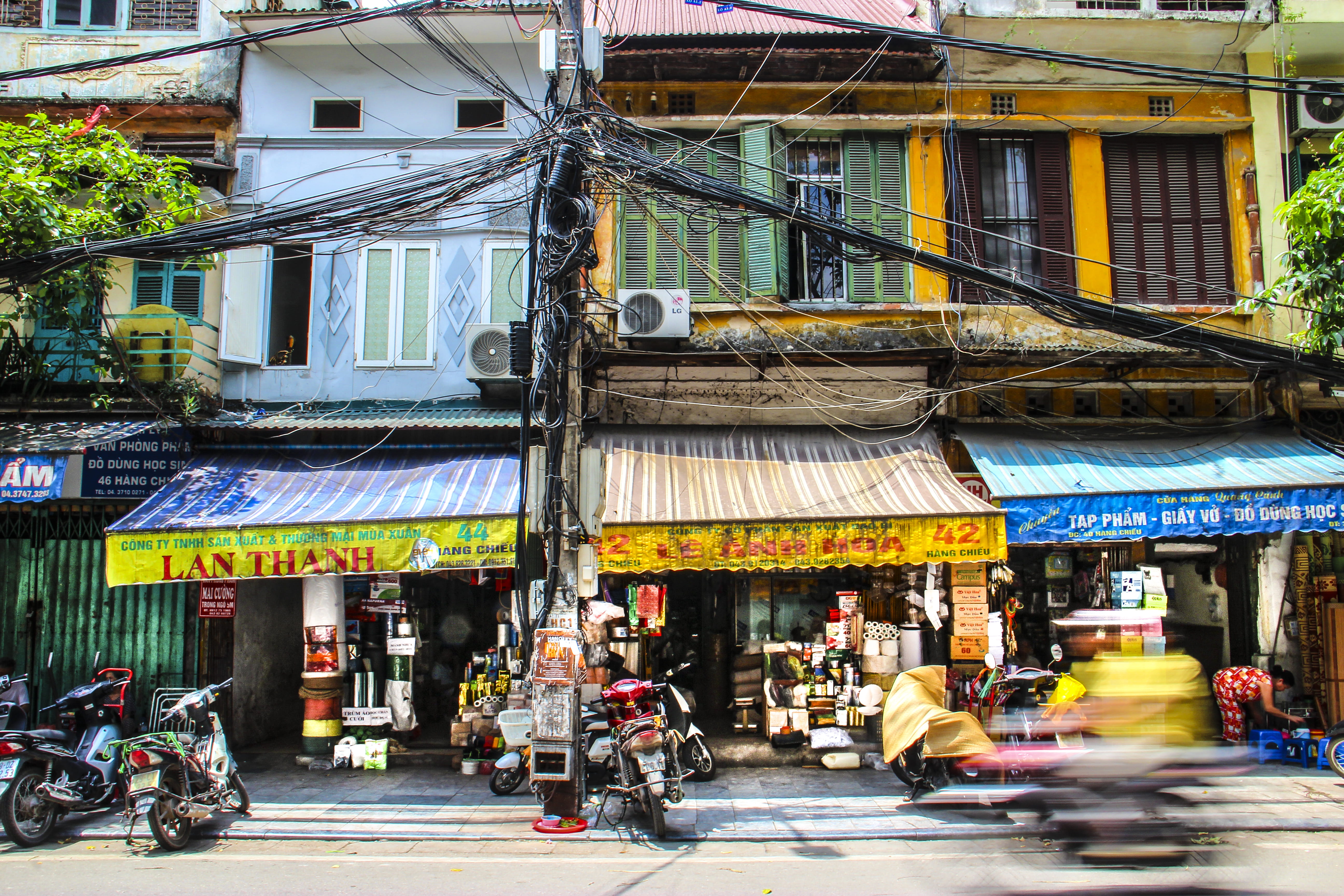 built structure, vine, residential district, store, outdoors, vietnam, group of people, land vehicle, road, scooter, shop, men, flora, photography, speed, HD Wallpaper