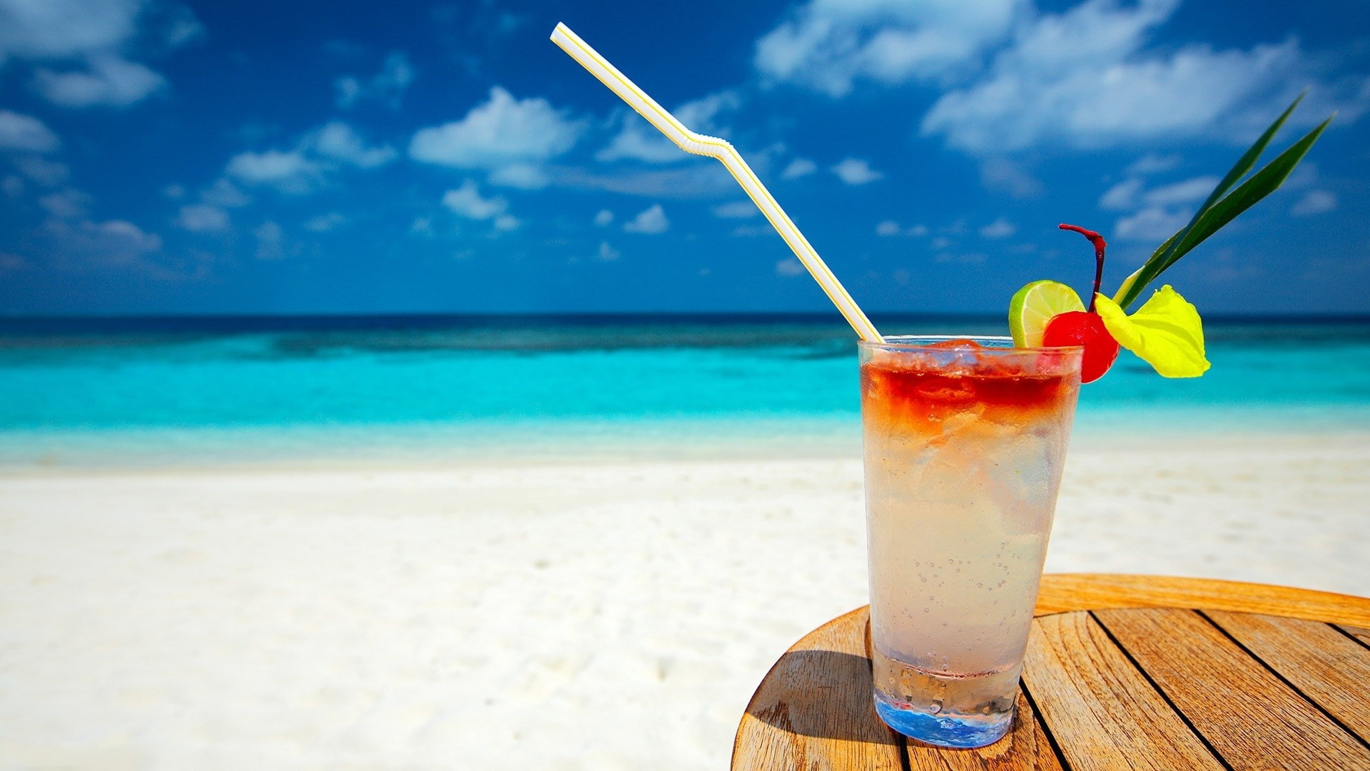 outdoors, horizon over water, mojito, glass, drink, freshness, fruit, tropical drink, land, food and drink, no people, mint leaf - culinary, alcohol, summer, HD Wallpaper