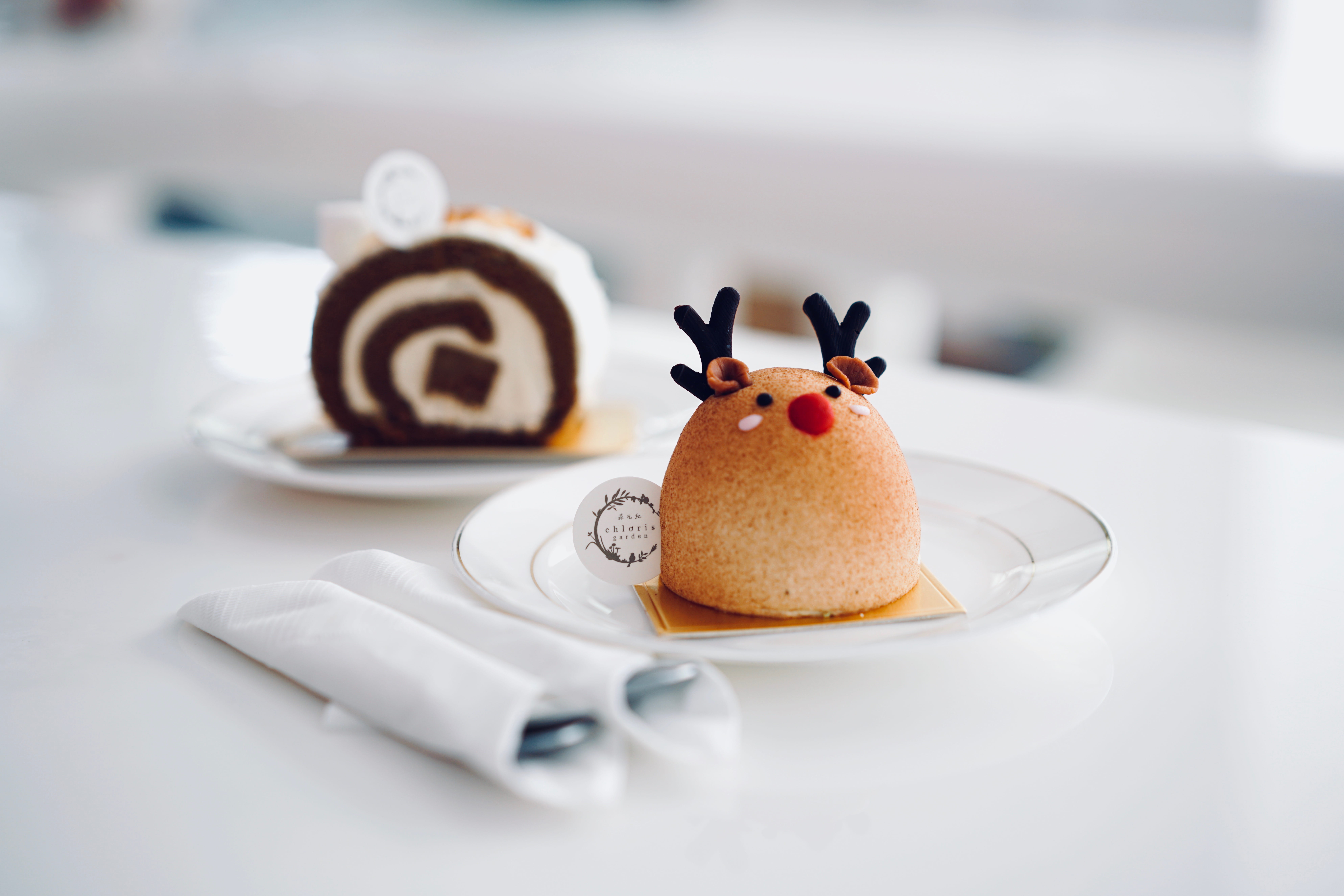 indoors, sweets, baked, representation, close-up, sweet, bread, cooked, cake, biscuit, chocolate, dish, creme, gingerbread, table, pottery, still life, HD Wallpaper