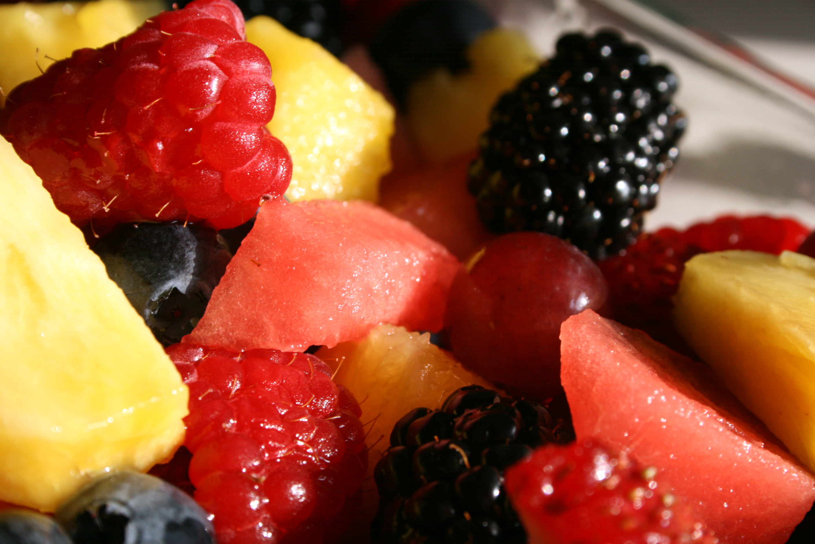 blueberry, red, close-up, mixed, fruit, 2K, strawberry, food, fruit salad, healthy Eating, dessert, freshness, sliced, HD Wallpaper