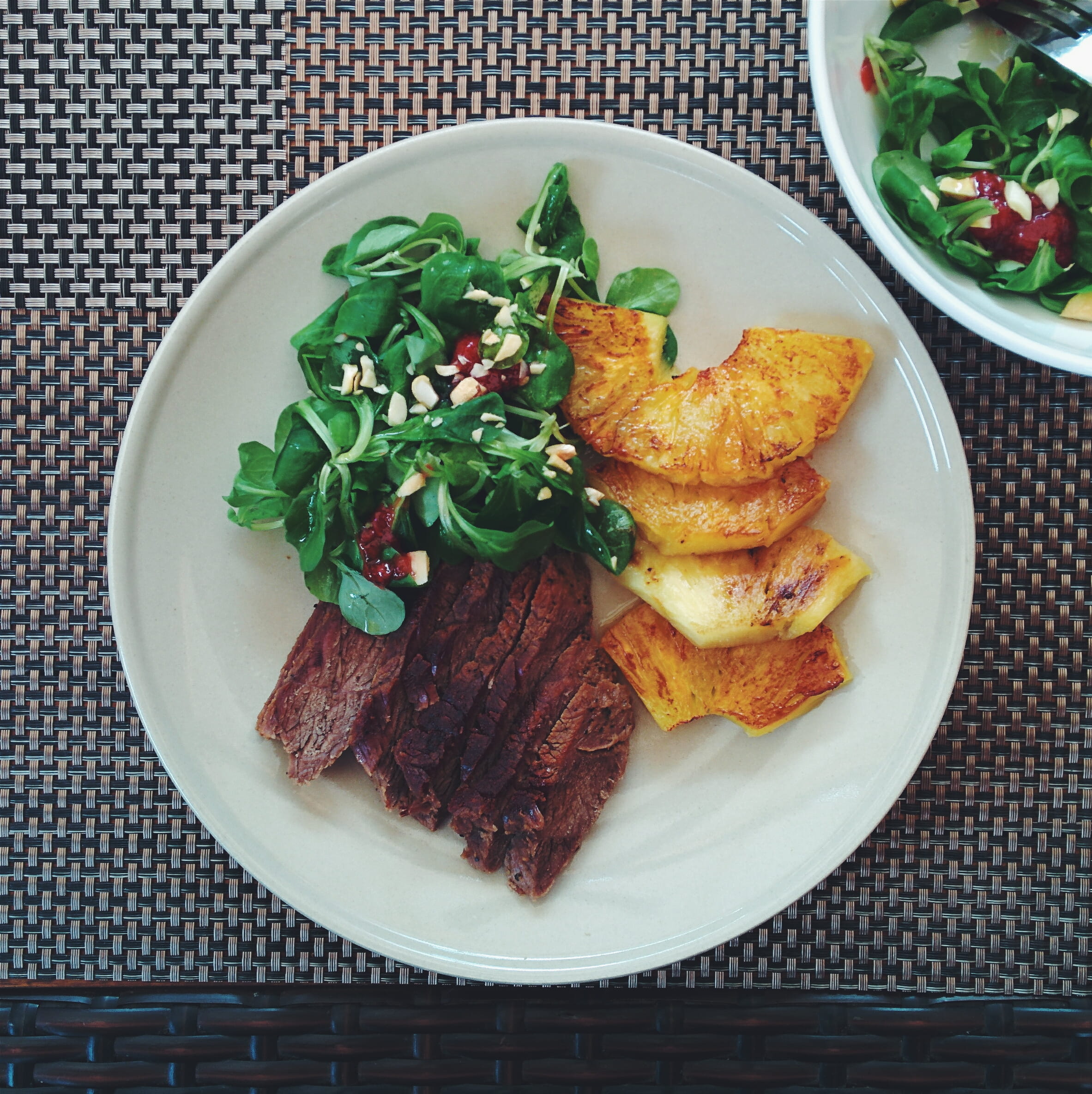 healthy eating, serving size, table, wellbeing, Roastbeef, high angle view, meal, dinner, vegetable, food and drink, grilling, steak, 1080P, crockery, Phone HD Wallpaper